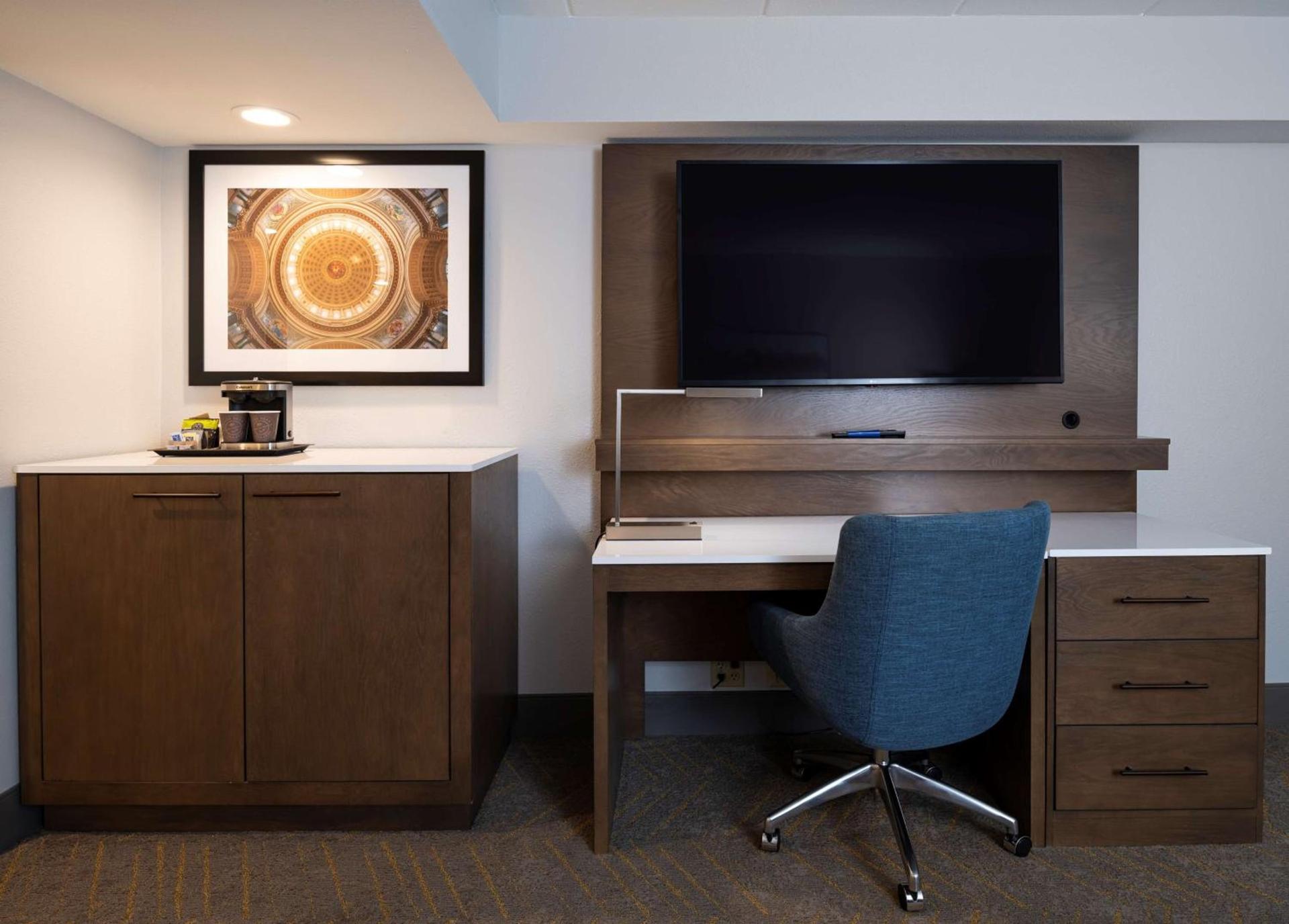Doubletree By Hilton Madison East photo 44