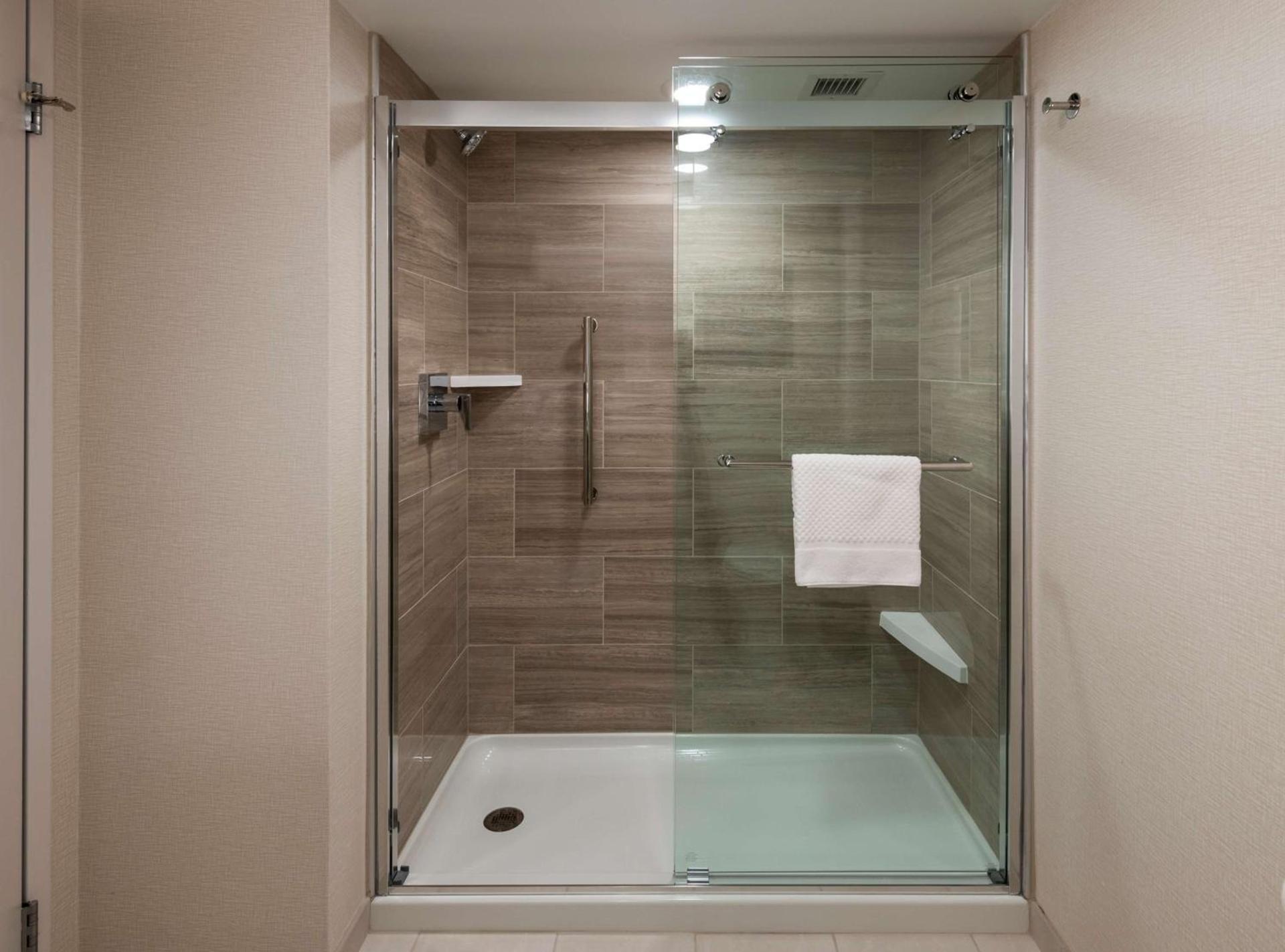 Doubletree By Hilton Madison East photo 43
