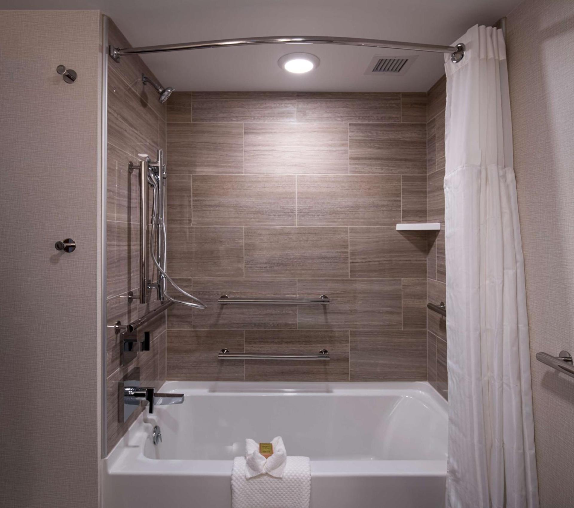 Doubletree By Hilton Madison East photo 57
