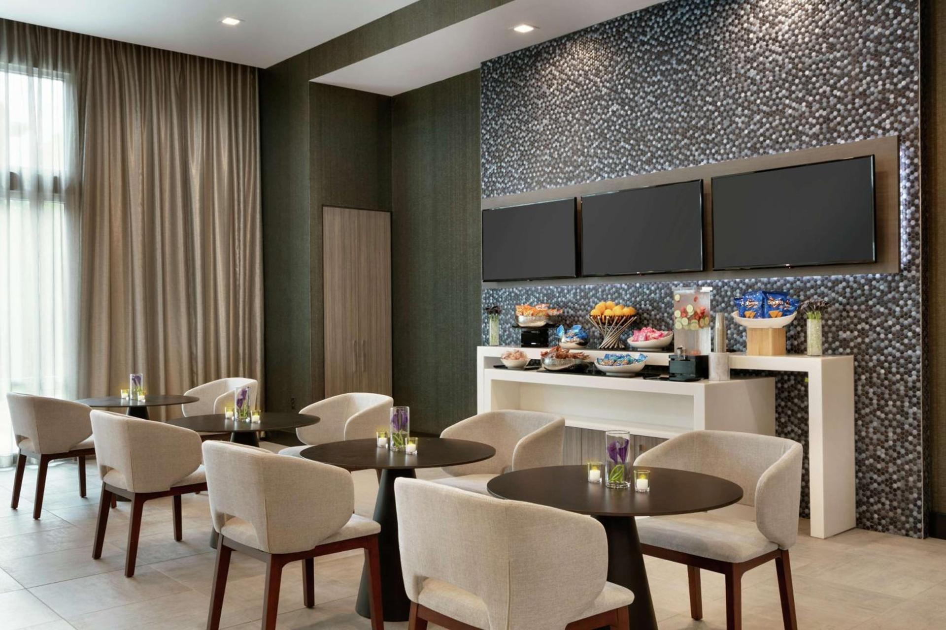 Embassy Suites by Hilton Atlanta Midtown photo 8