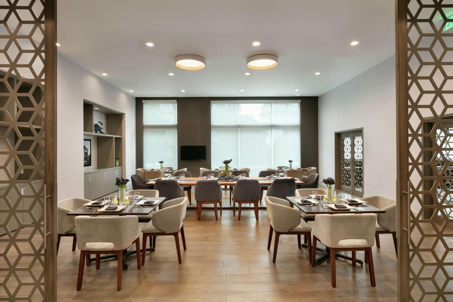 Embassy Suites by Hilton Atlanta Midtown photo 10