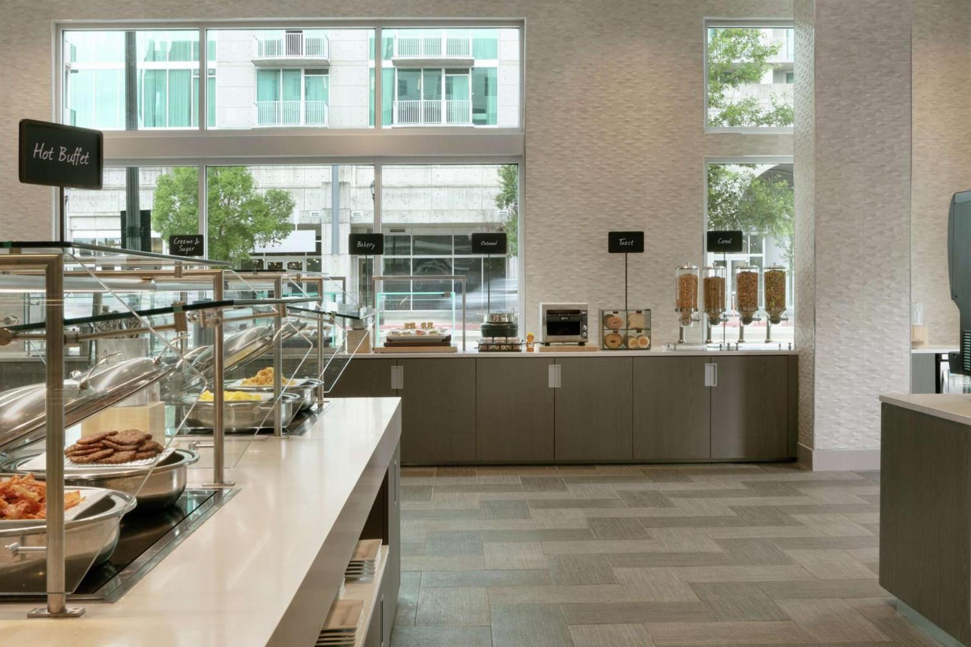 Embassy Suites by Hilton Atlanta Midtown photo 11