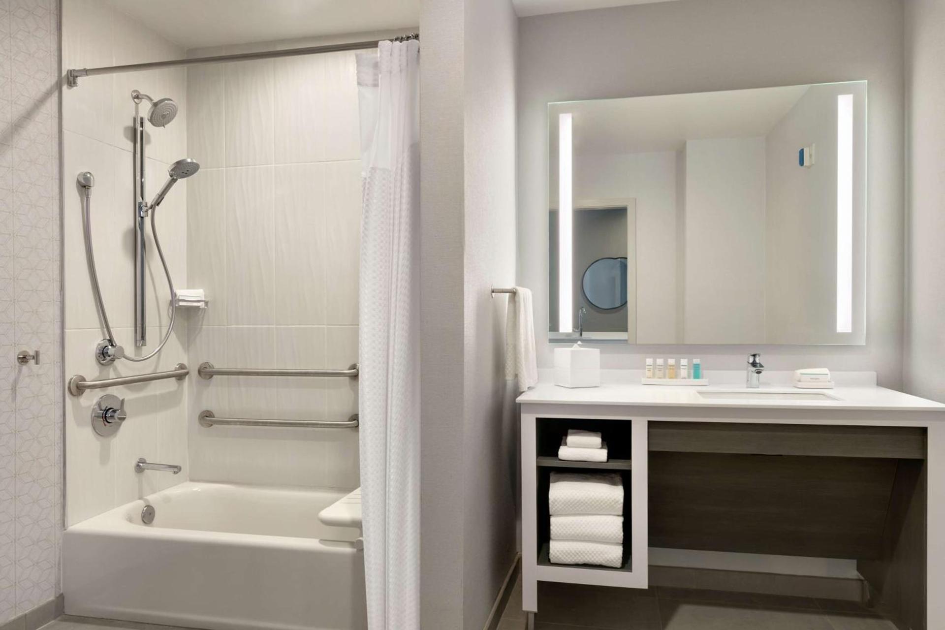 Embassy Suites by Hilton Atlanta Midtown photo 17