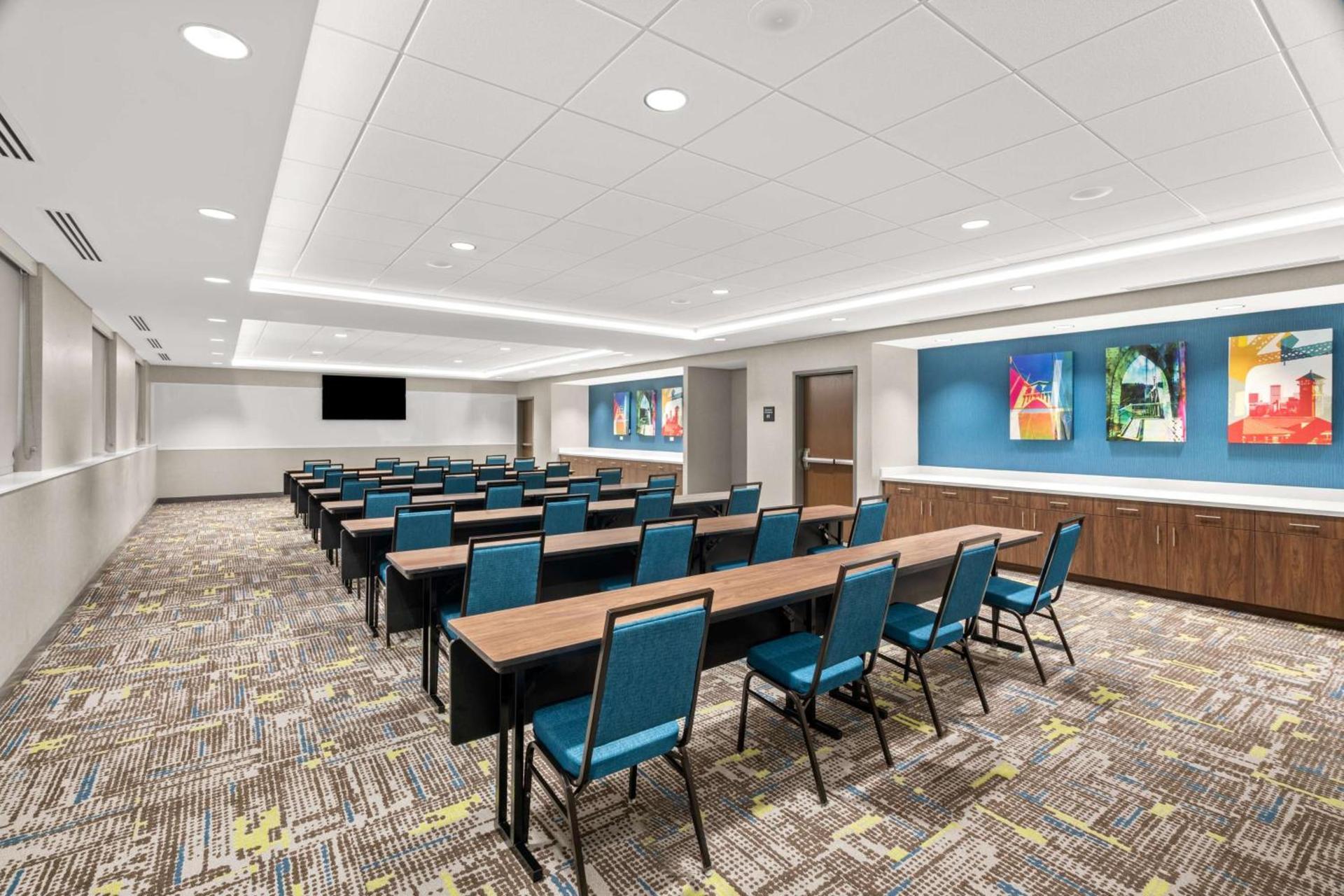 Hampton Inn & Suites Tigard photo 31