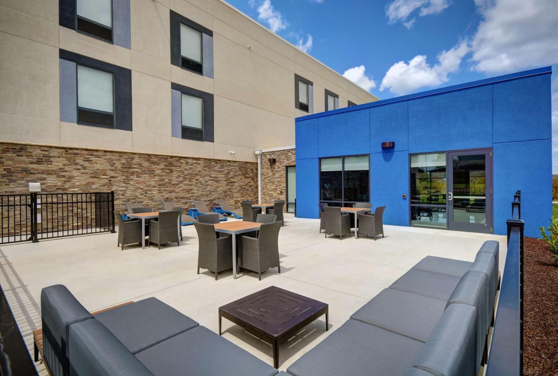 Hampton Inn Cave City, KY photo 3