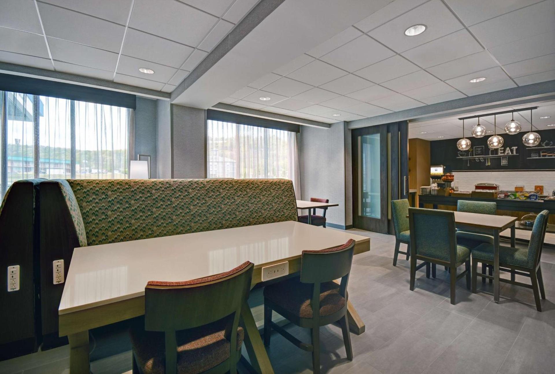 Hampton Inn Cave City, KY photo 15