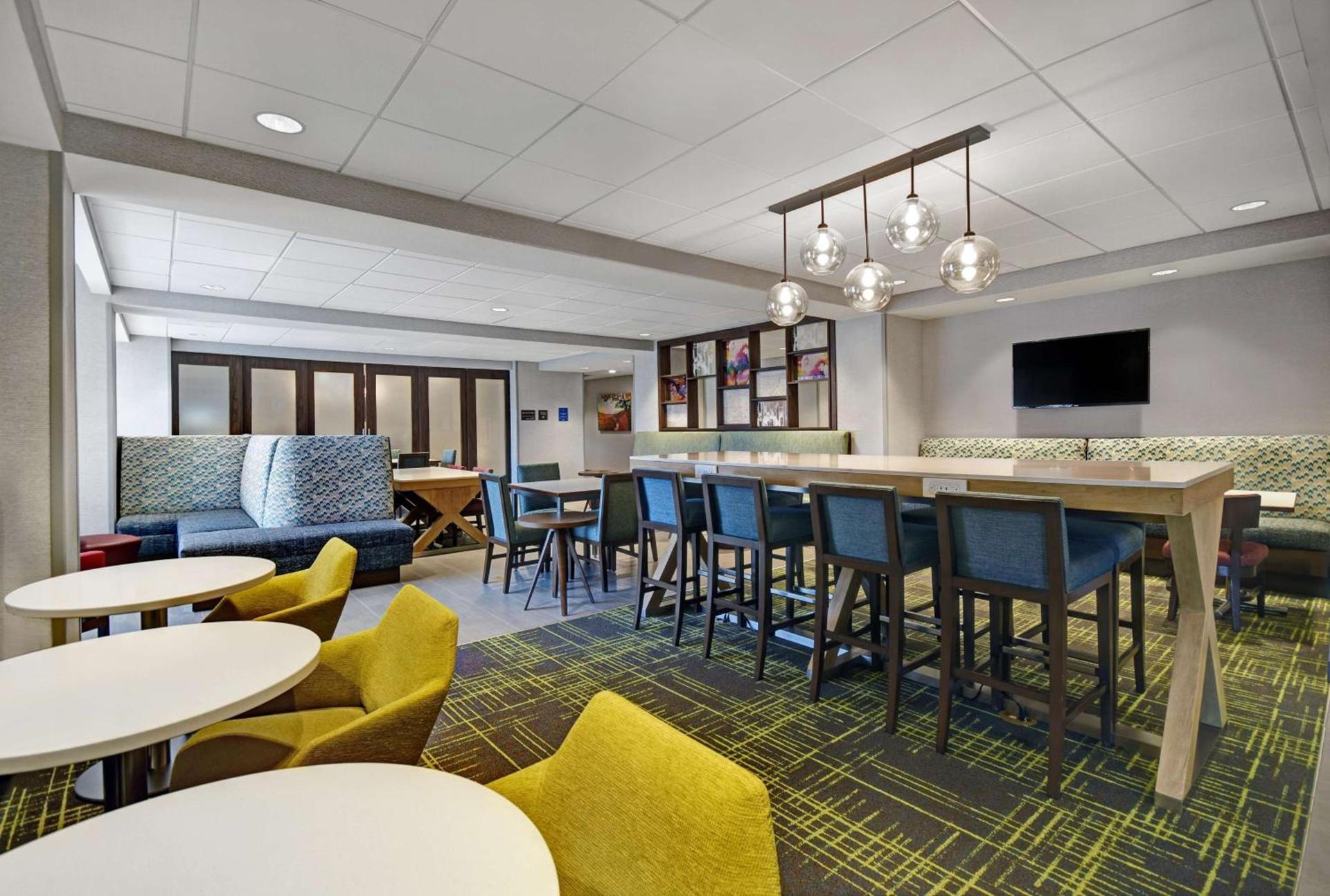 Hampton Inn Cave City, KY photo 16
