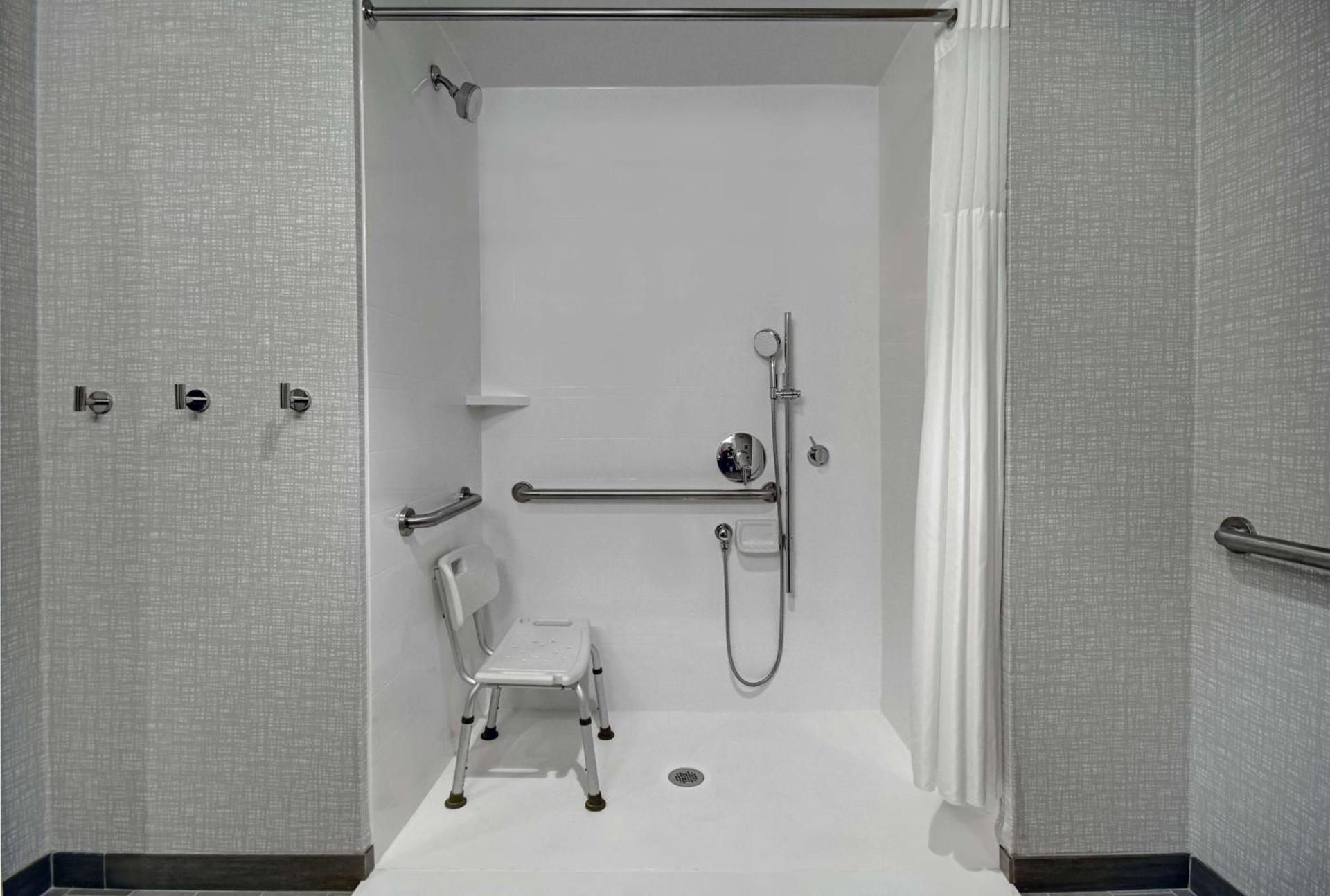 Hampton Inn Cave City, KY photo 19