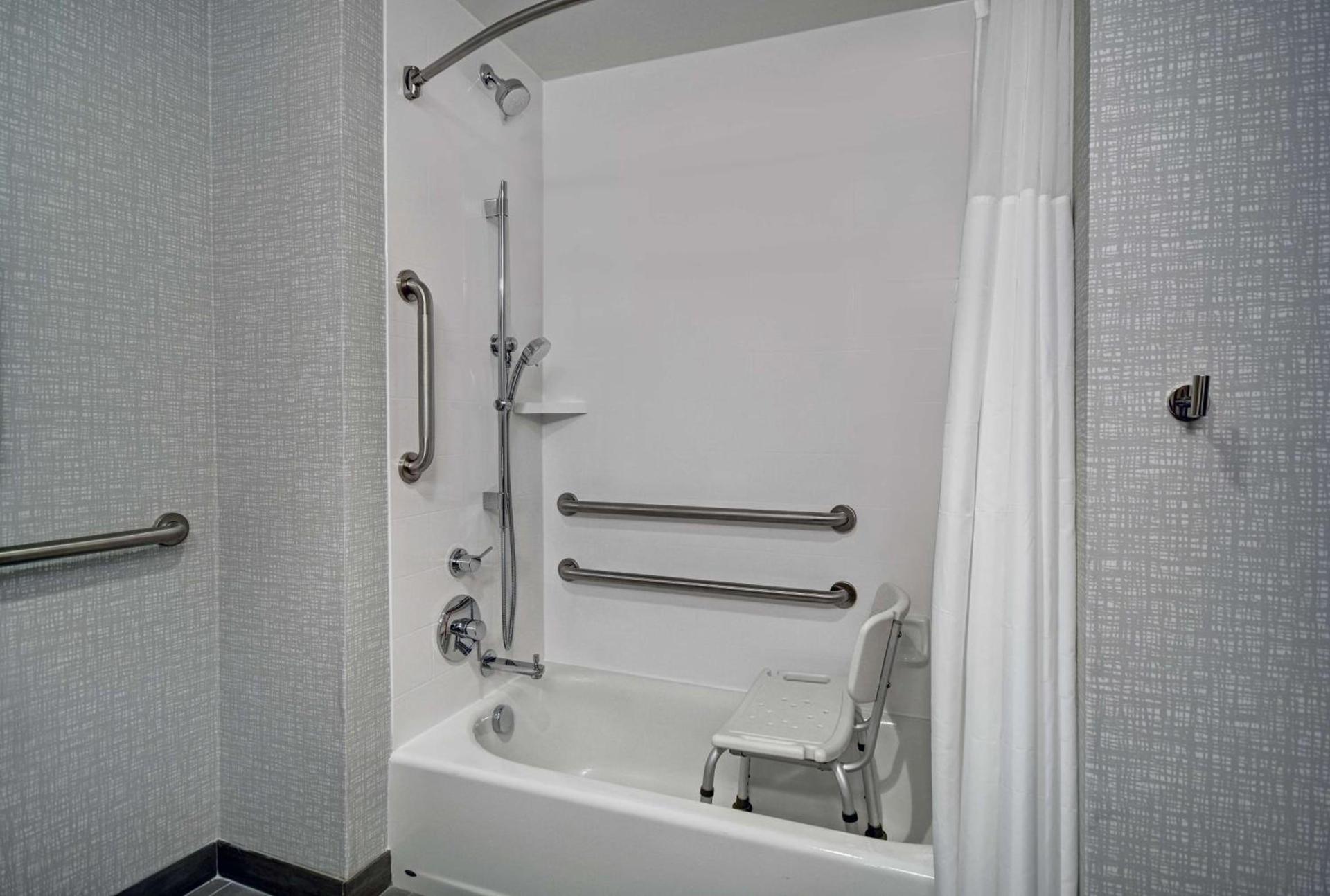 Hampton Inn Cave City, KY photo 36
