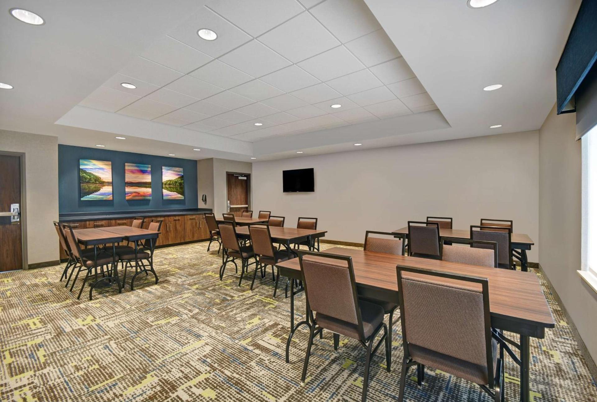 Hampton Inn Cave City, KY photo 39