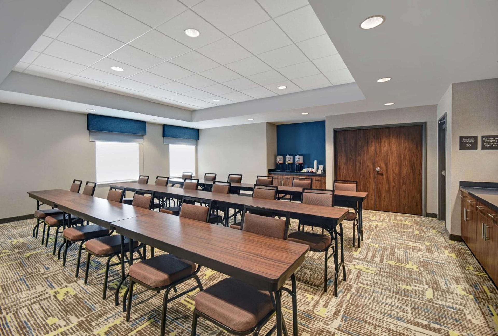 Hampton Inn Cave City, KY photo 40