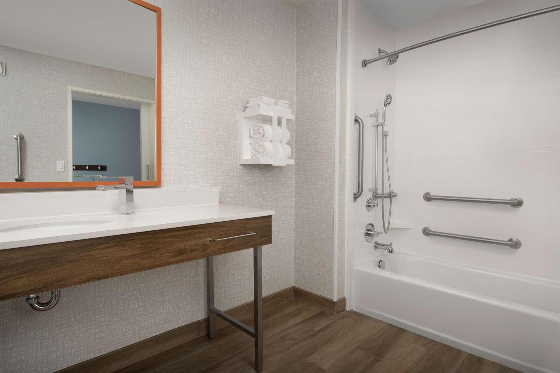 Hampton Inn Warroad, MN photo 20