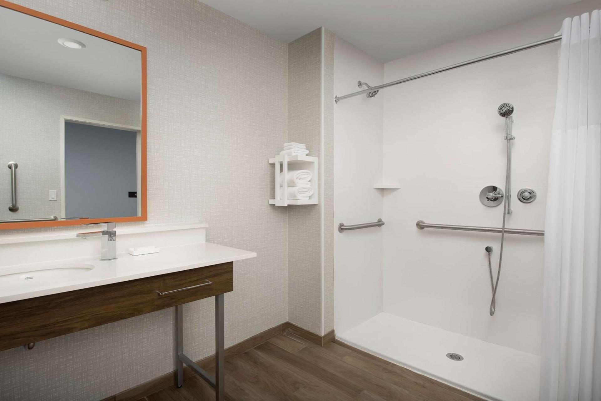 Hampton Inn Warroad, MN photo 19