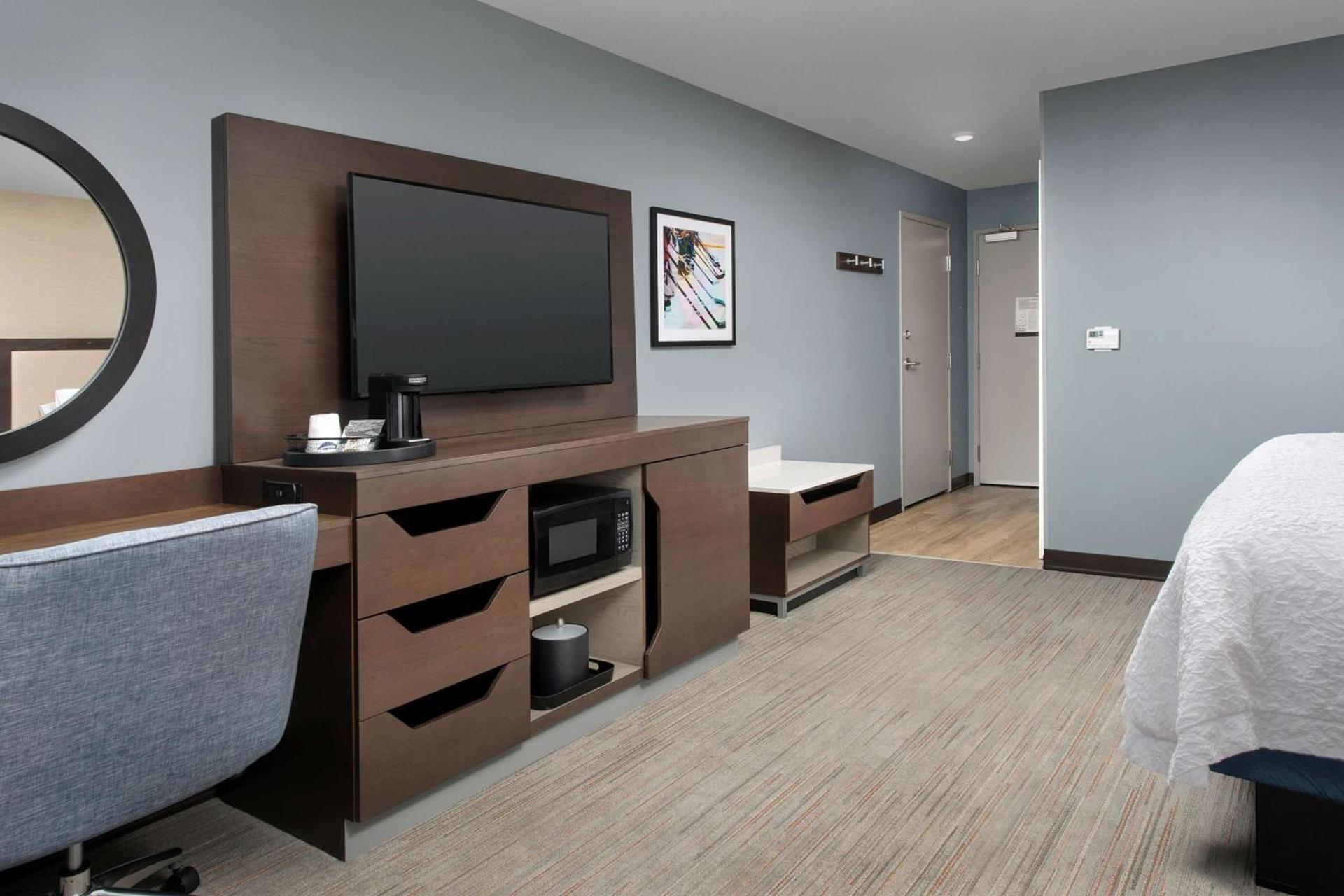 Hampton Inn Warroad, MN photo 22