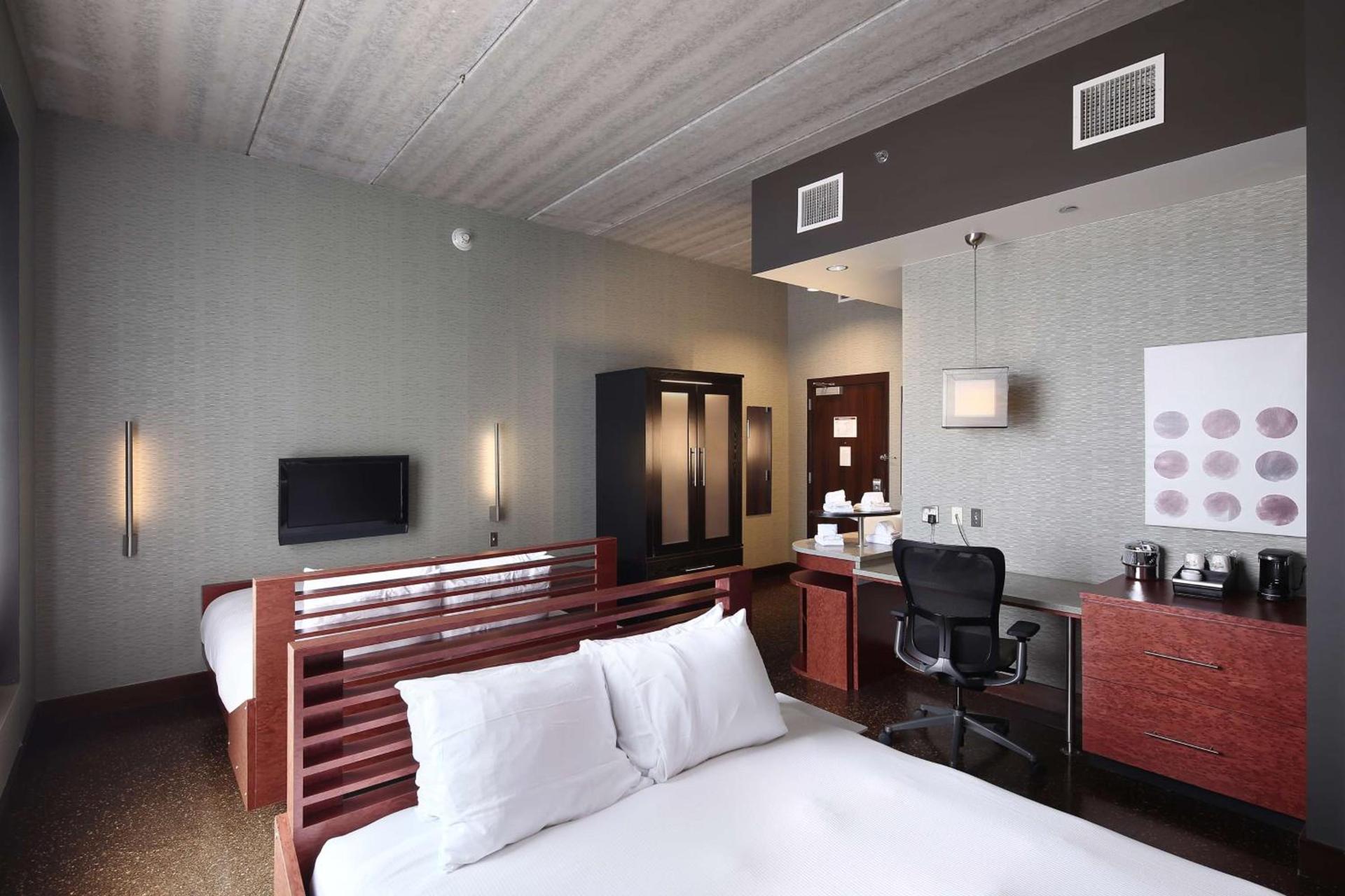 Tulyp, Tapestry Collection by Hilton photo 28