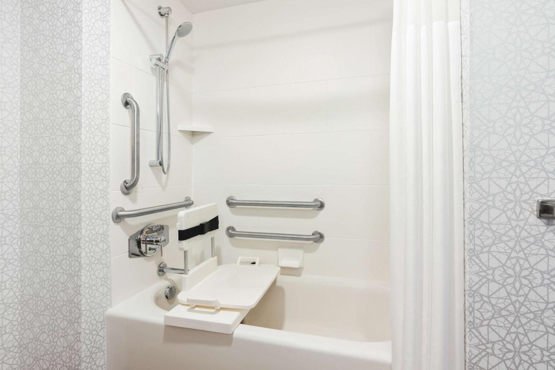 Hampton Inn Bellingham Airport, WA photo 16