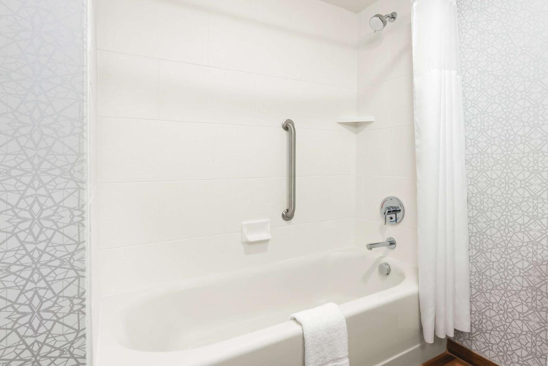 Hampton Inn Bellingham Airport, WA photo 28