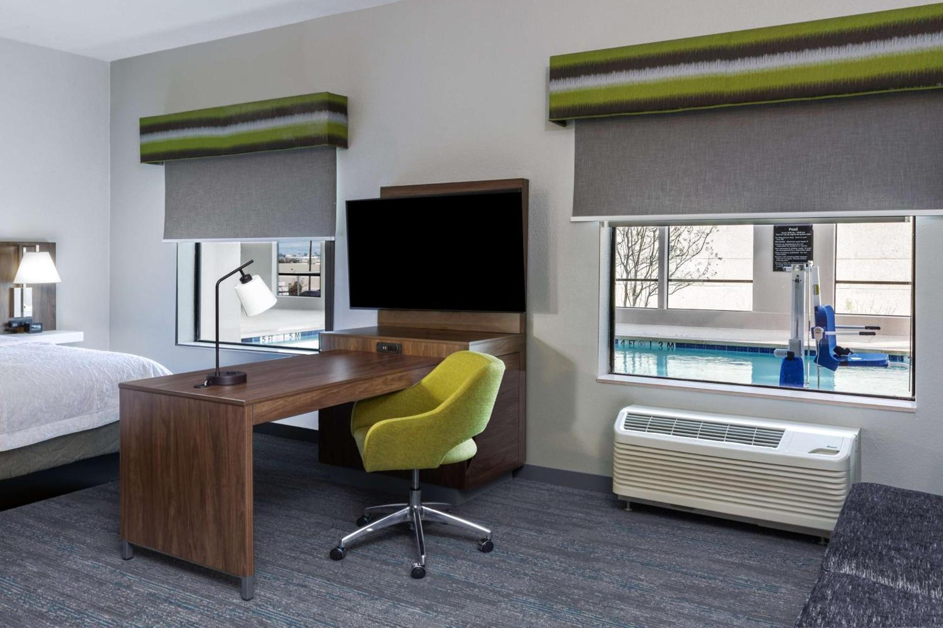 Hampton Inn & Suites Dallas I-30 Cockrell Hill, Tx photo 17