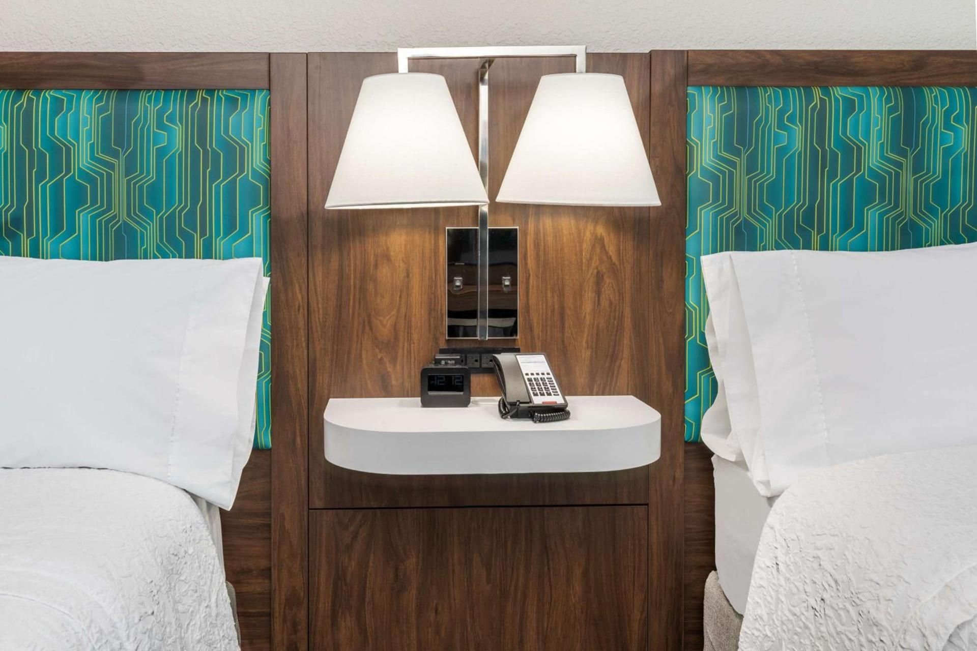 Hampton Inn & Suites Dallas I-30 Cockrell Hill, Tx photo 18