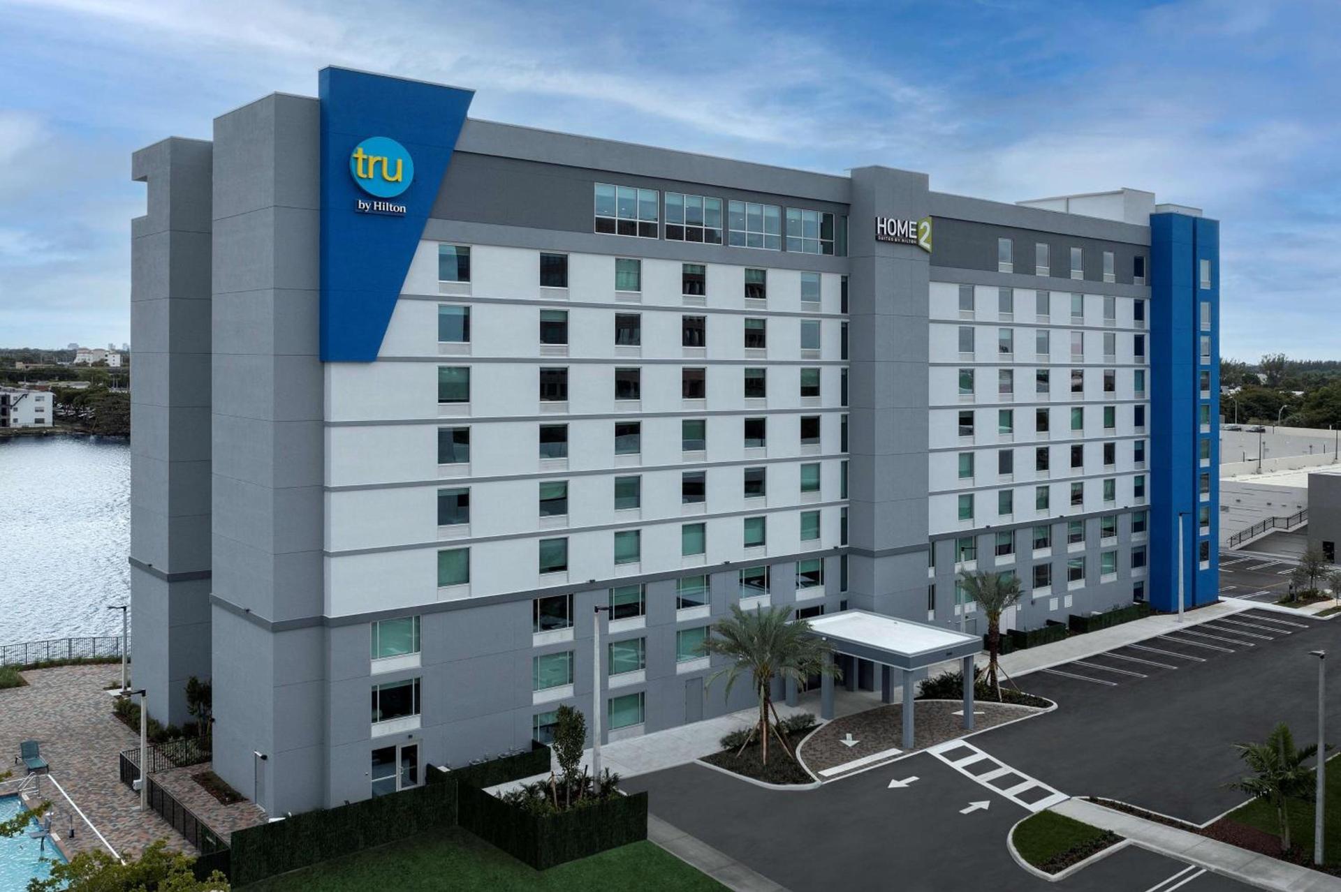 Home2 Suites By Hilton Miami Airport South Blue Lagoon photo 2