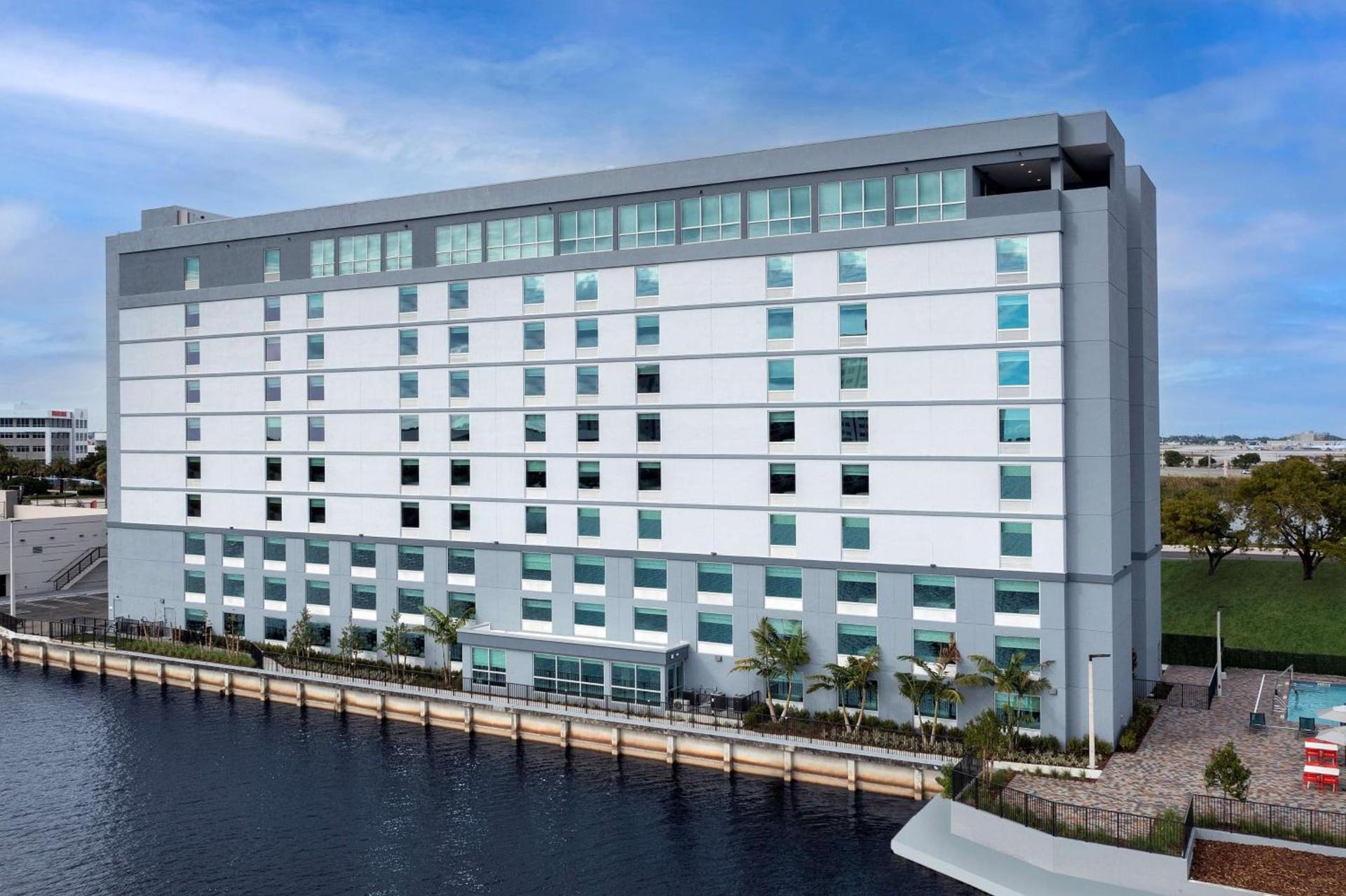 Home2 Suites By Hilton Miami Airport South Blue Lagoon photo 3