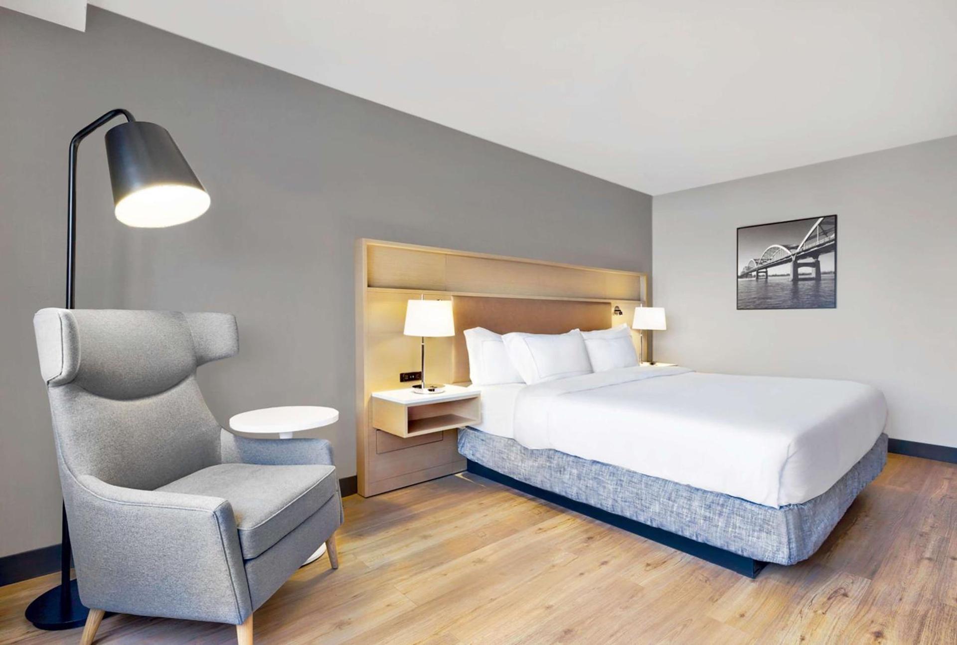 DoubleTree by Hilton Davenport photo 30