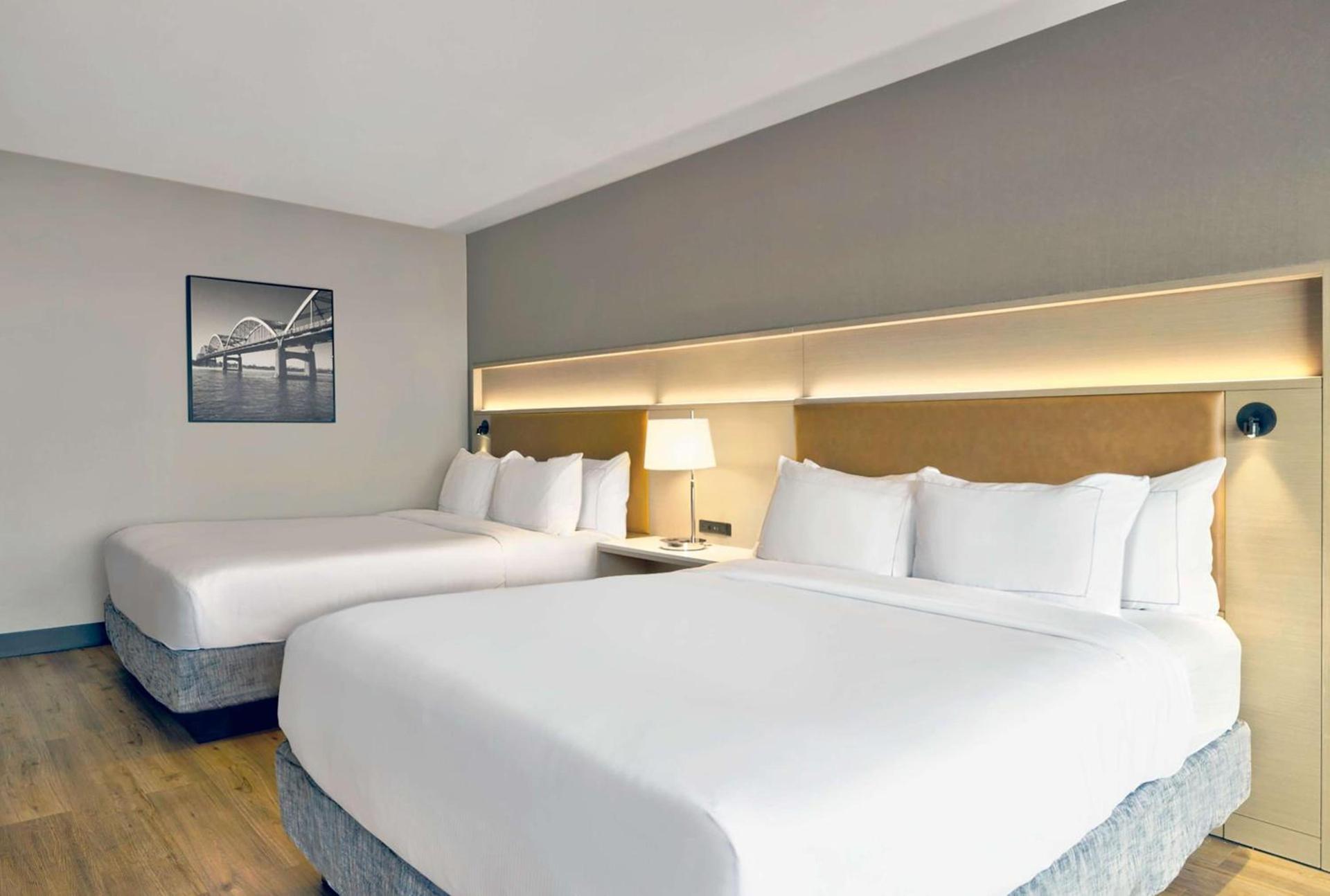 DoubleTree by Hilton Davenport photo 42