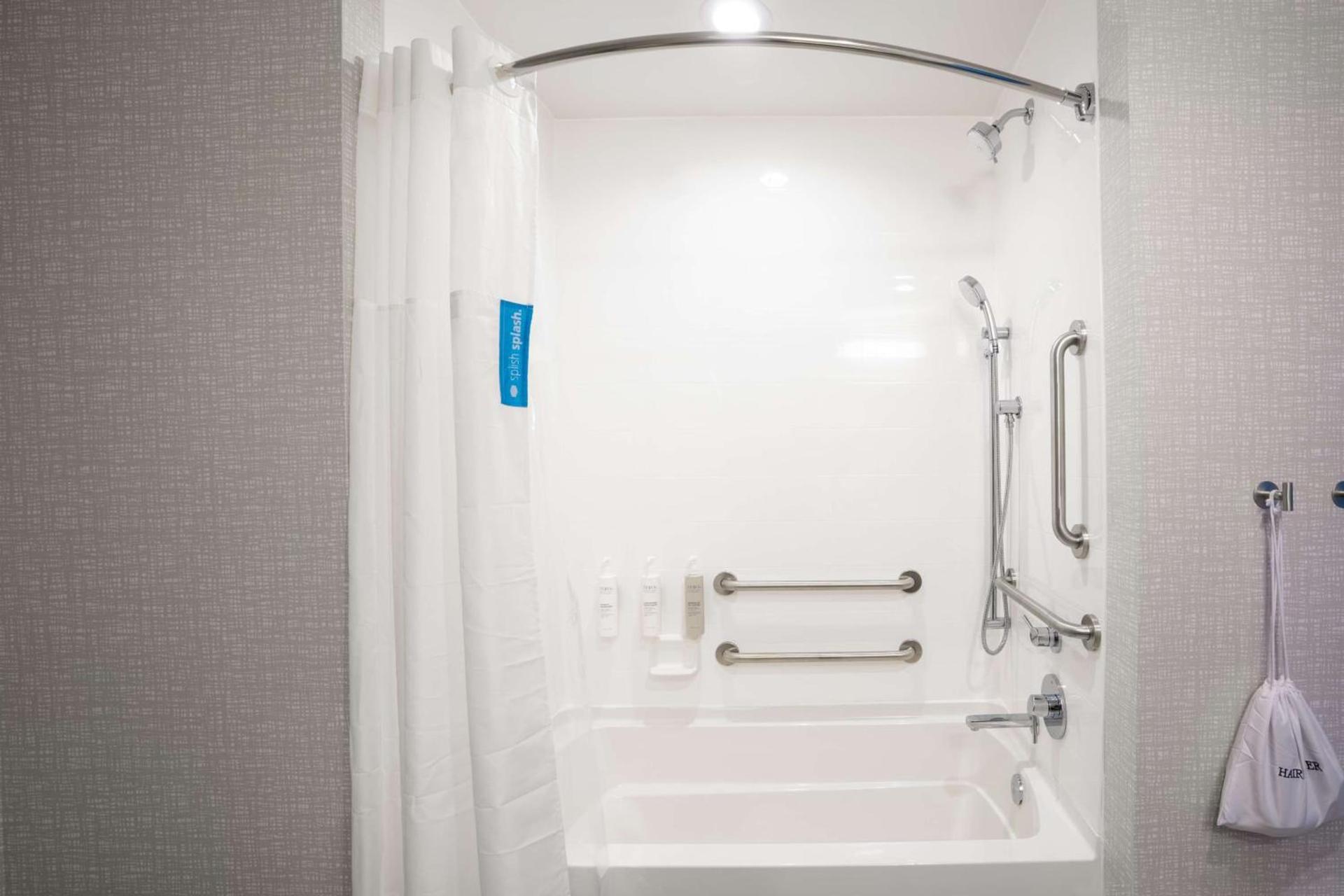 Hampton Inn By Hilton Huntley Chicago photo 14