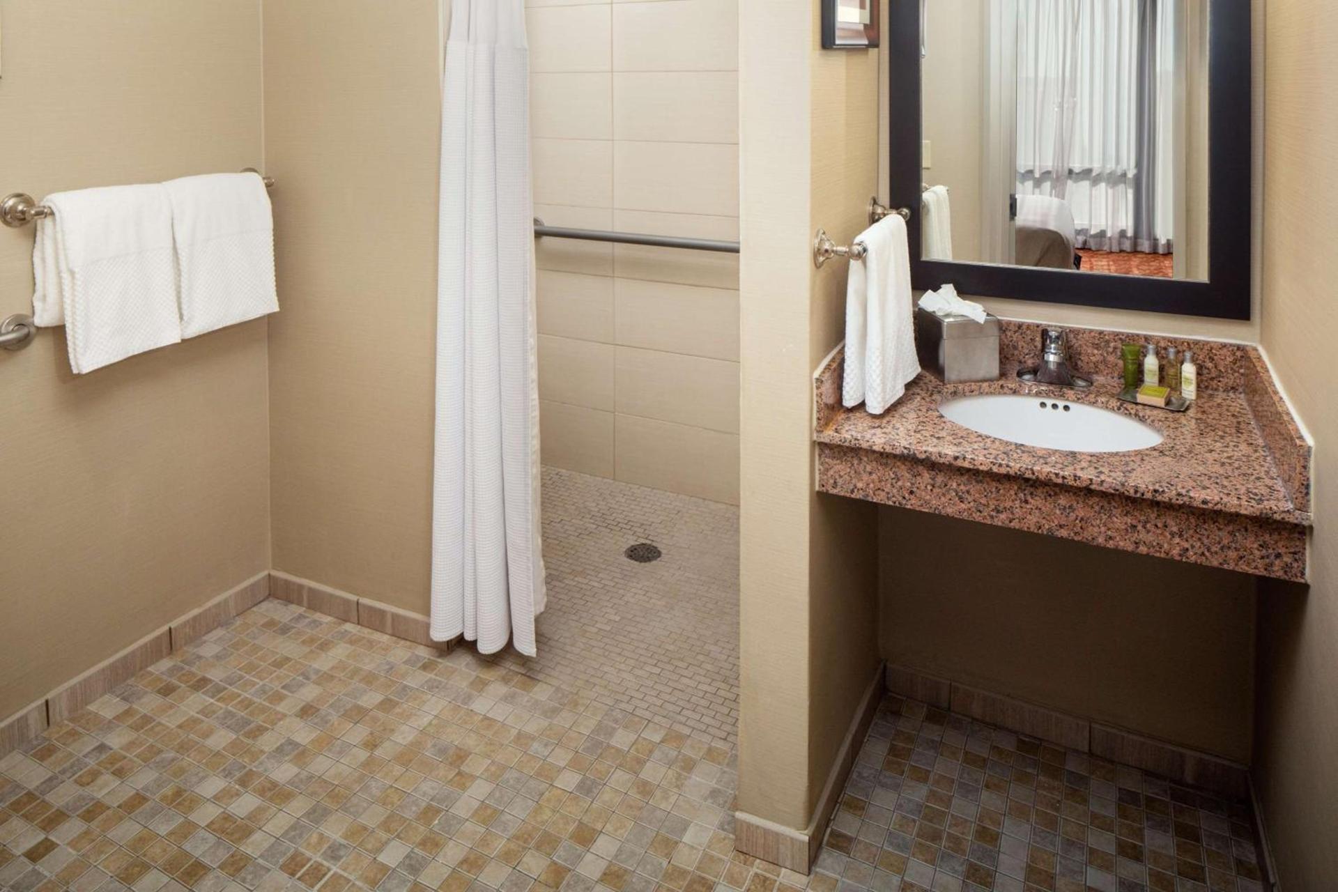 DoubleTree by Hilton Cherry Hill Philadelphia photo 16