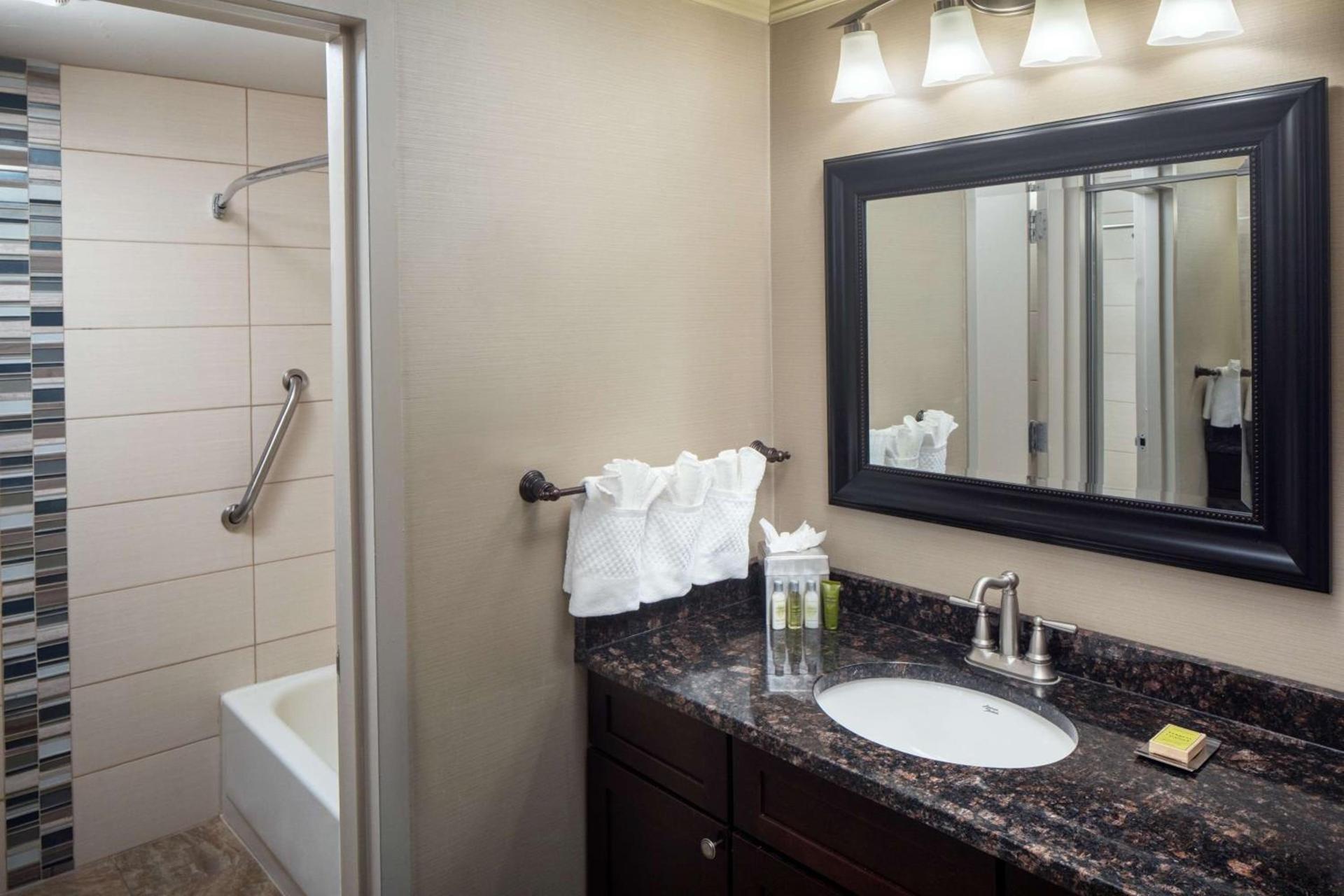 DoubleTree by Hilton Cherry Hill Philadelphia photo 14
