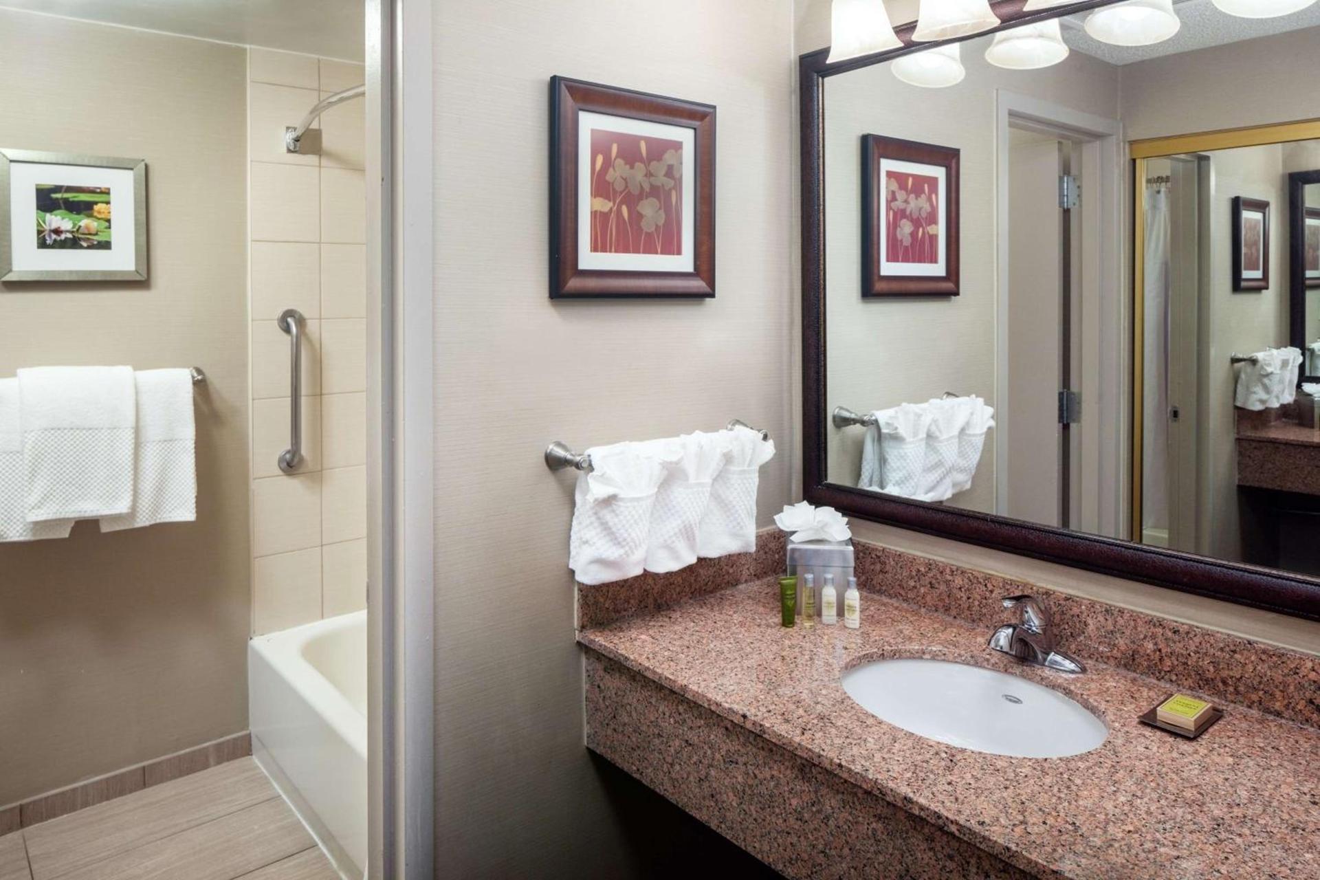 DoubleTree by Hilton Cherry Hill Philadelphia photo 17