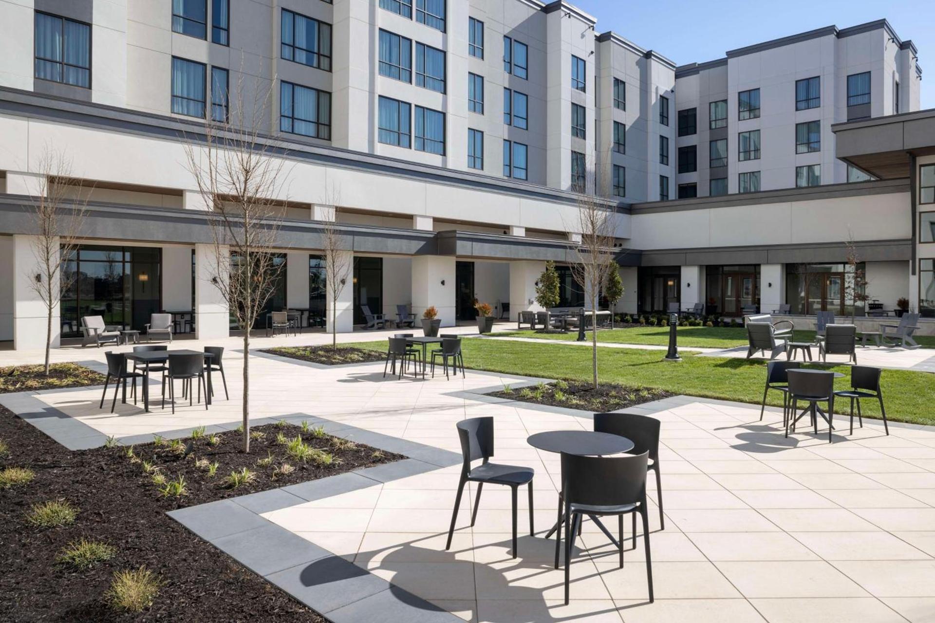 Embassy Suites By Hilton Bowling Green photo 3