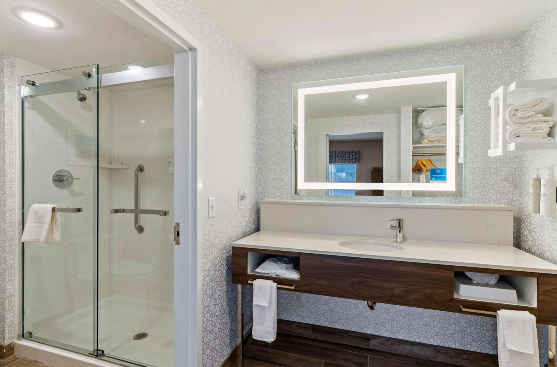 Hampton Inn Colorado Springs Northeast photo 12