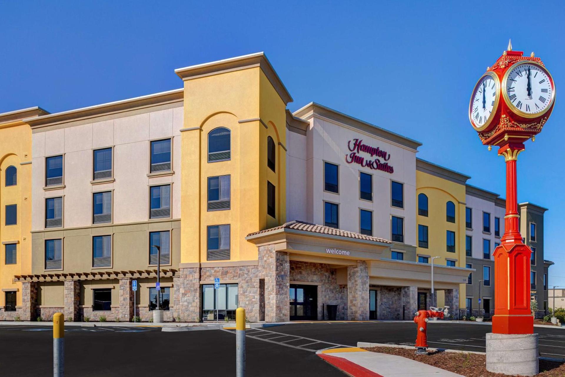 Hampton Inn & Suites Marina photo 3