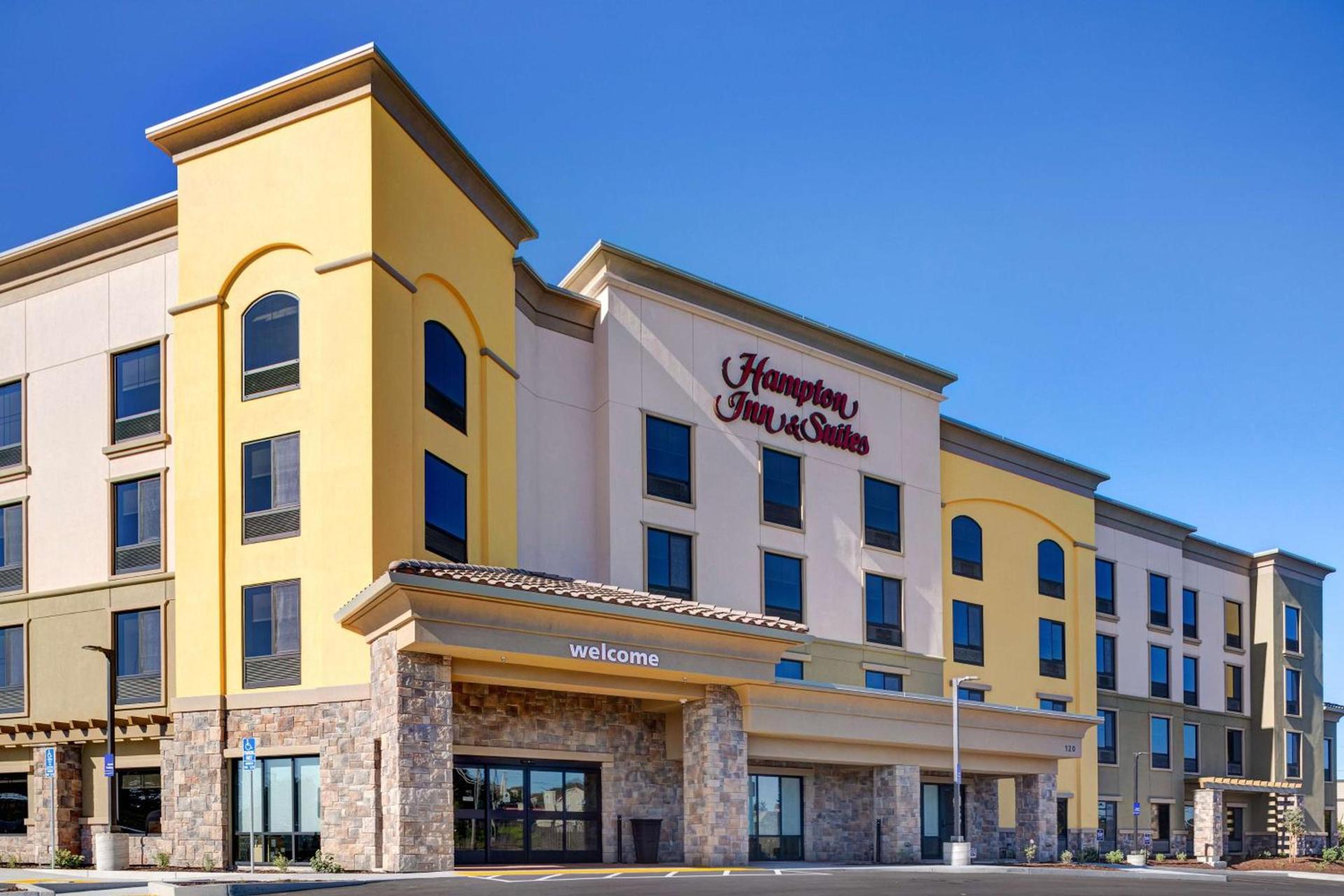 Hampton Inn & Suites Marina photo 4