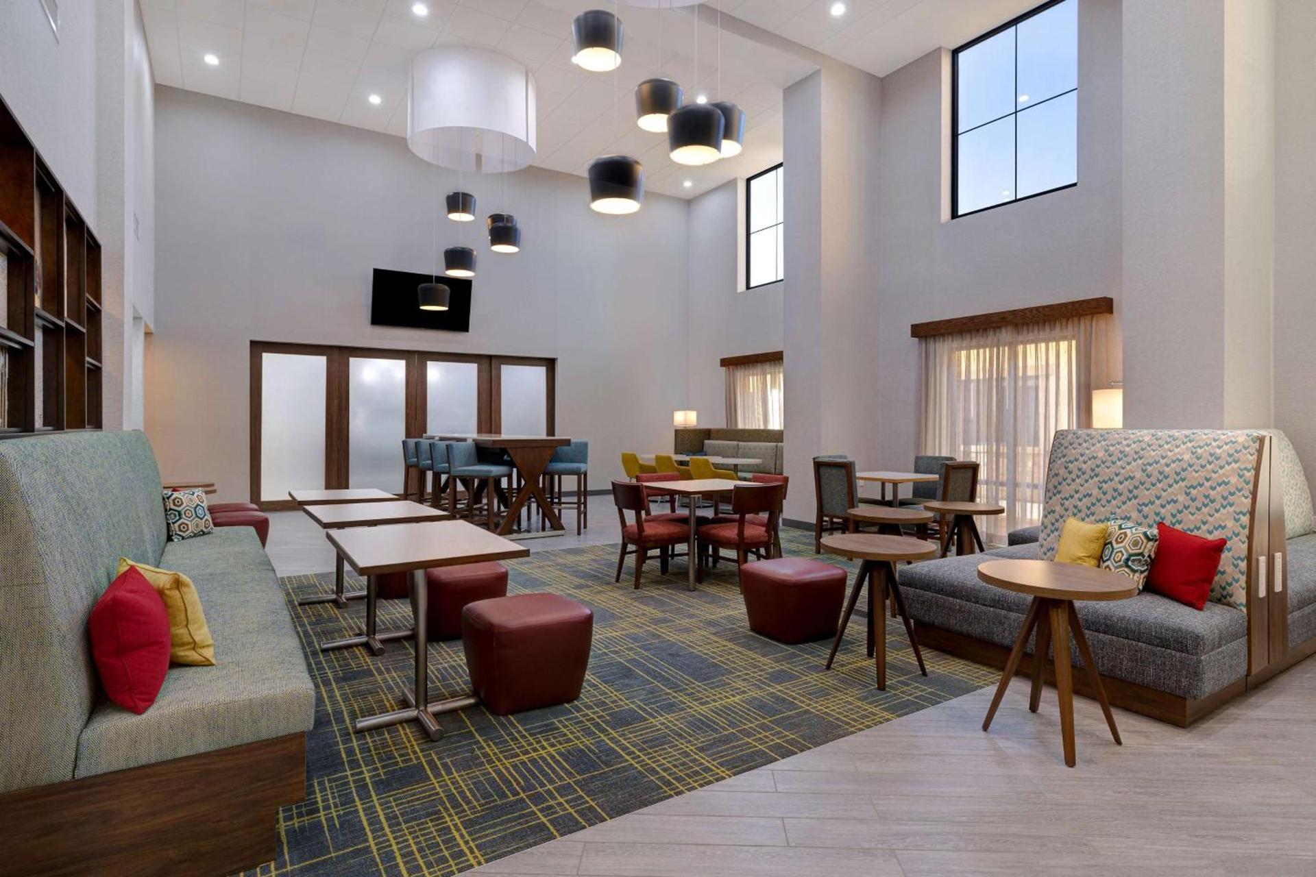 Hampton Inn & Suites Marina photo 13