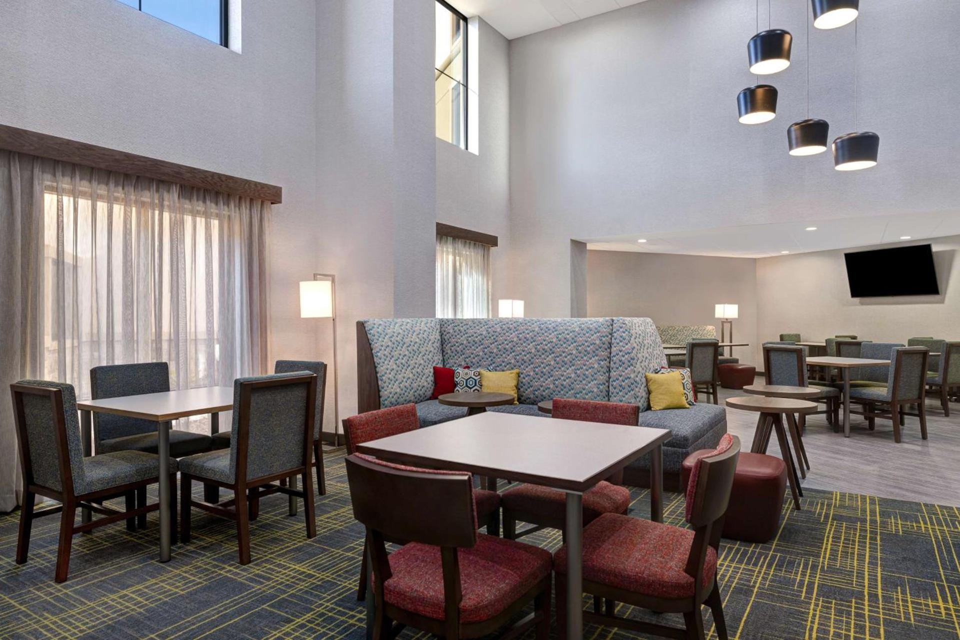 Hampton Inn & Suites Marina photo 12