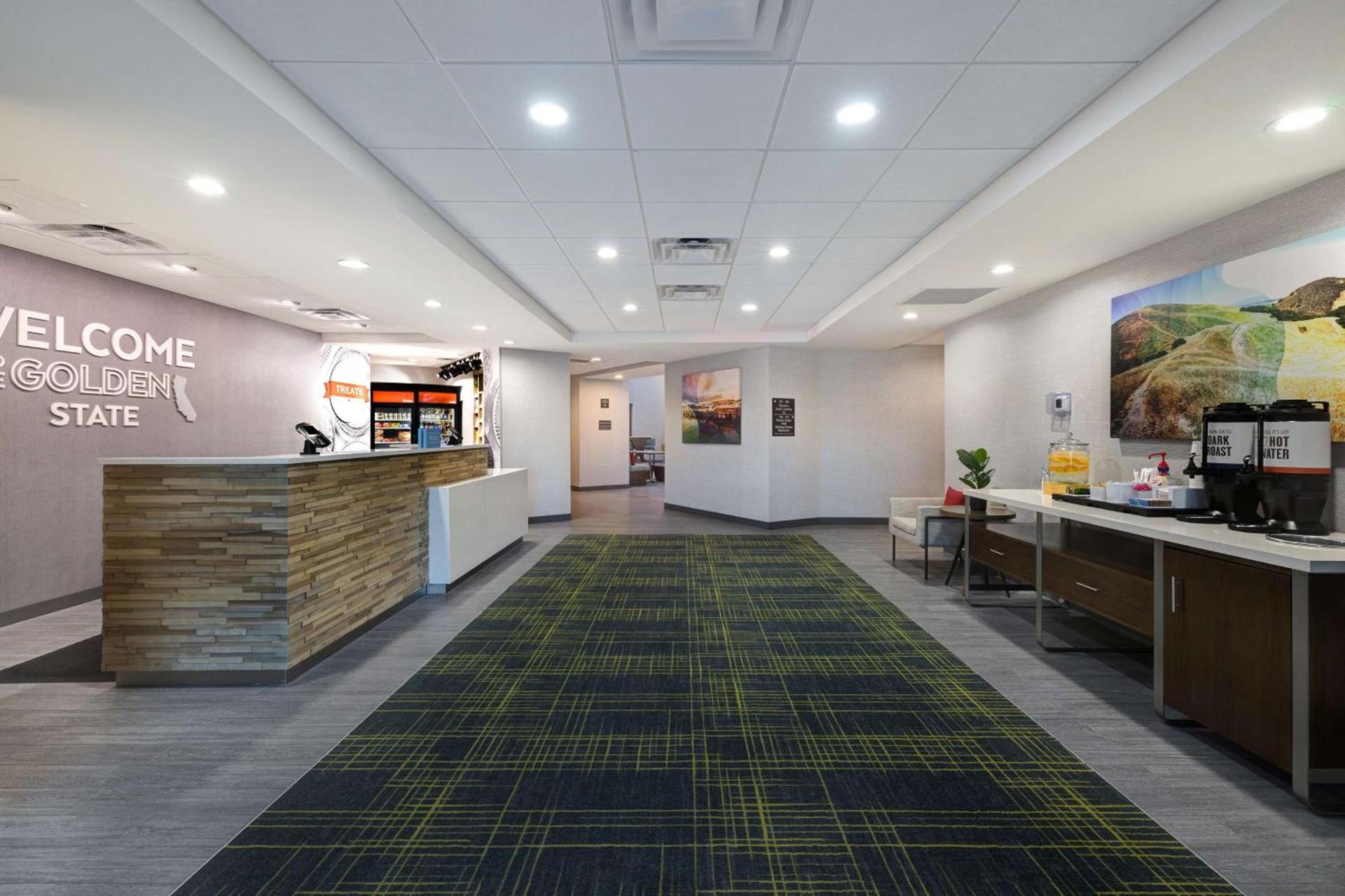 Hampton Inn & Suites Marina photo 14