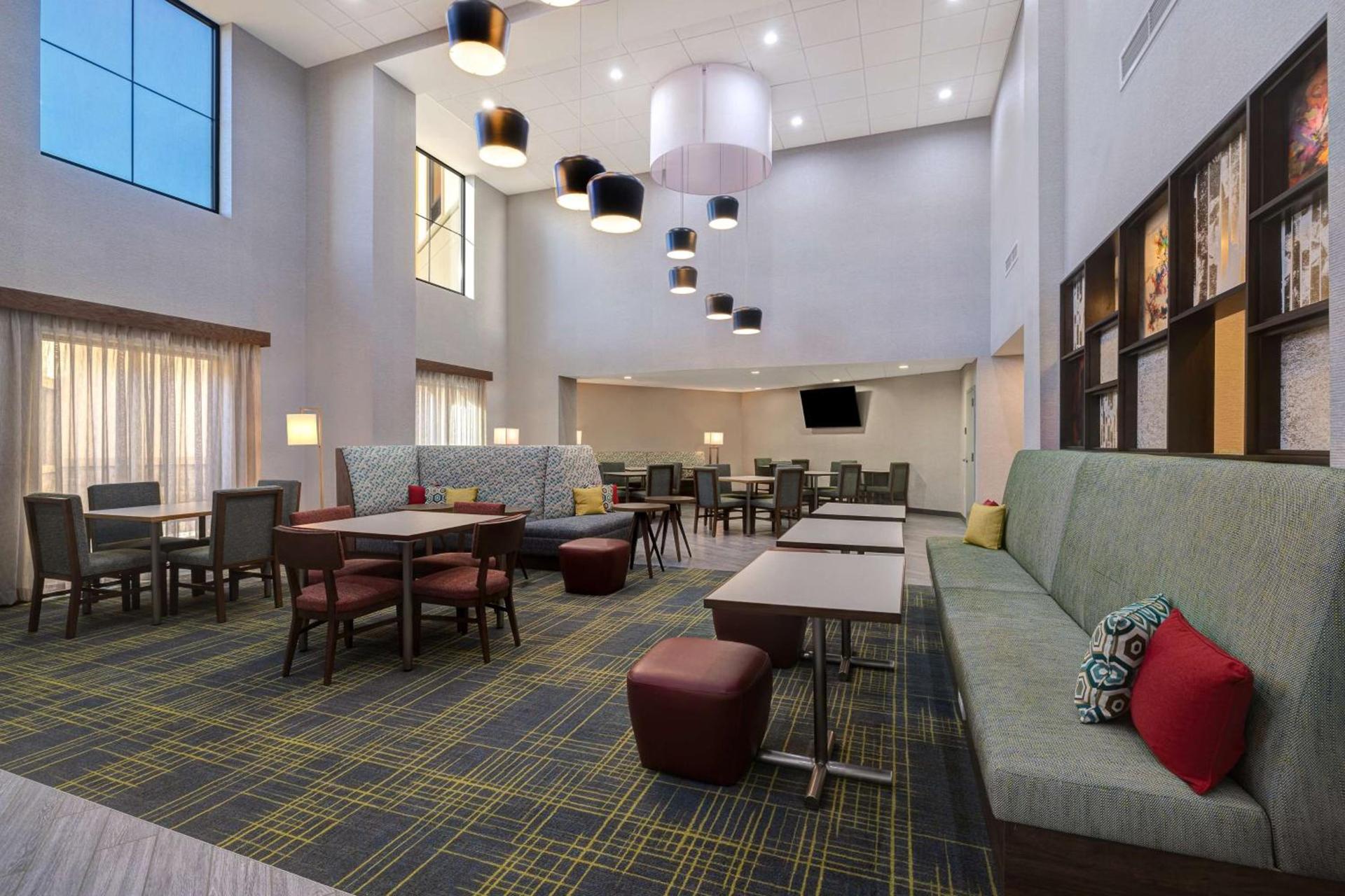 Hampton Inn & Suites Marina photo 15