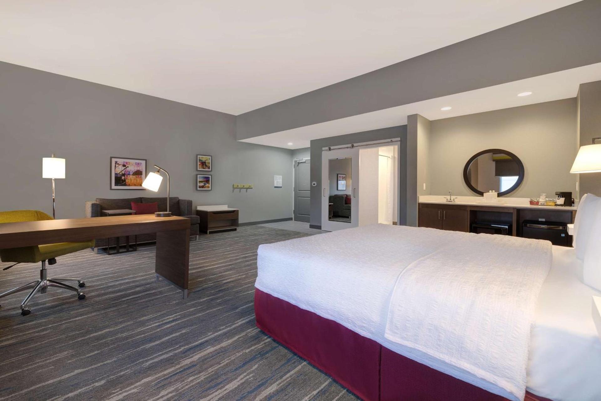 Hampton Inn & Suites Marina photo 18