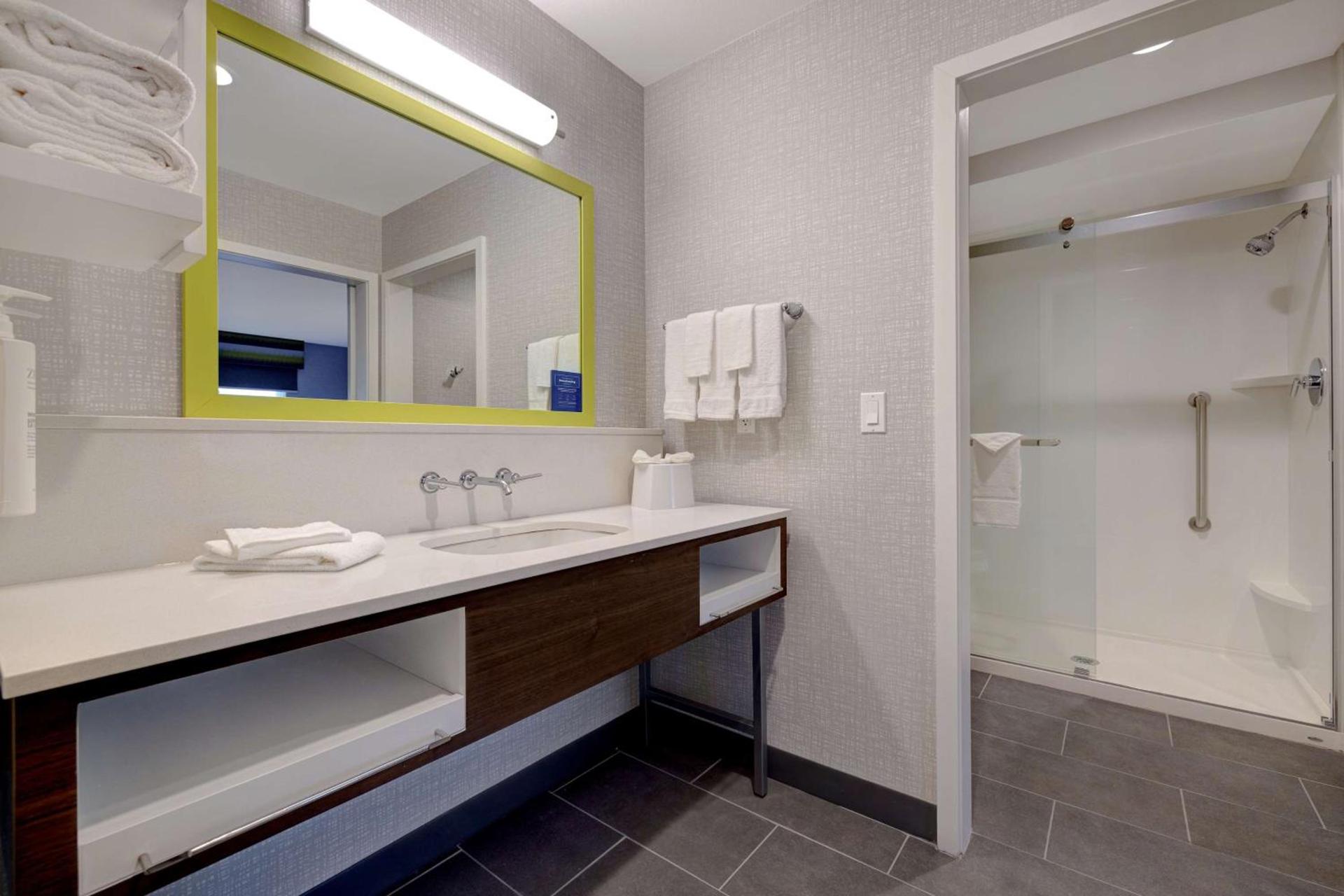 Hampton Inn & Suites Marina photo 17