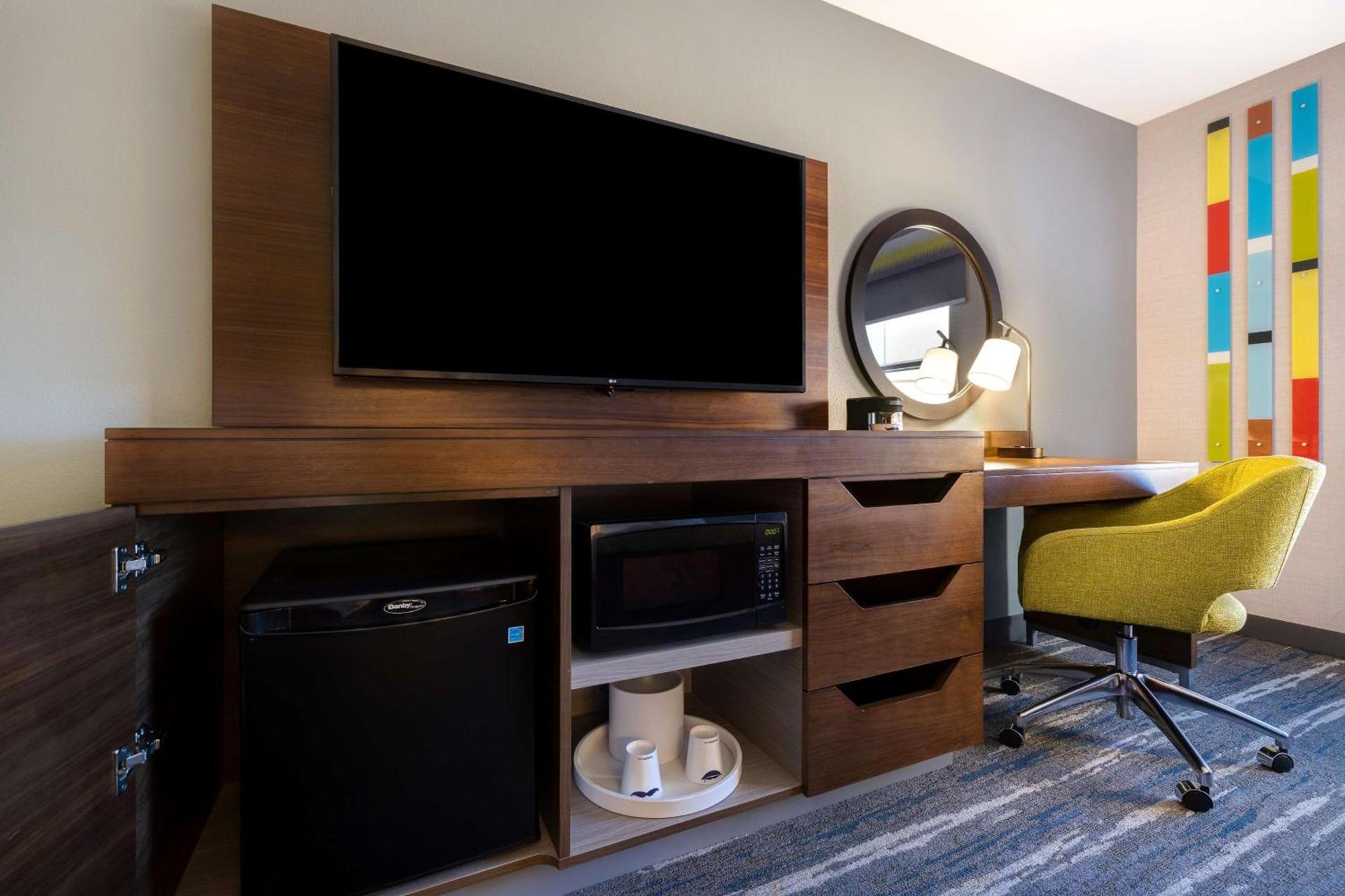 Hampton Inn & Suites Marina photo 21