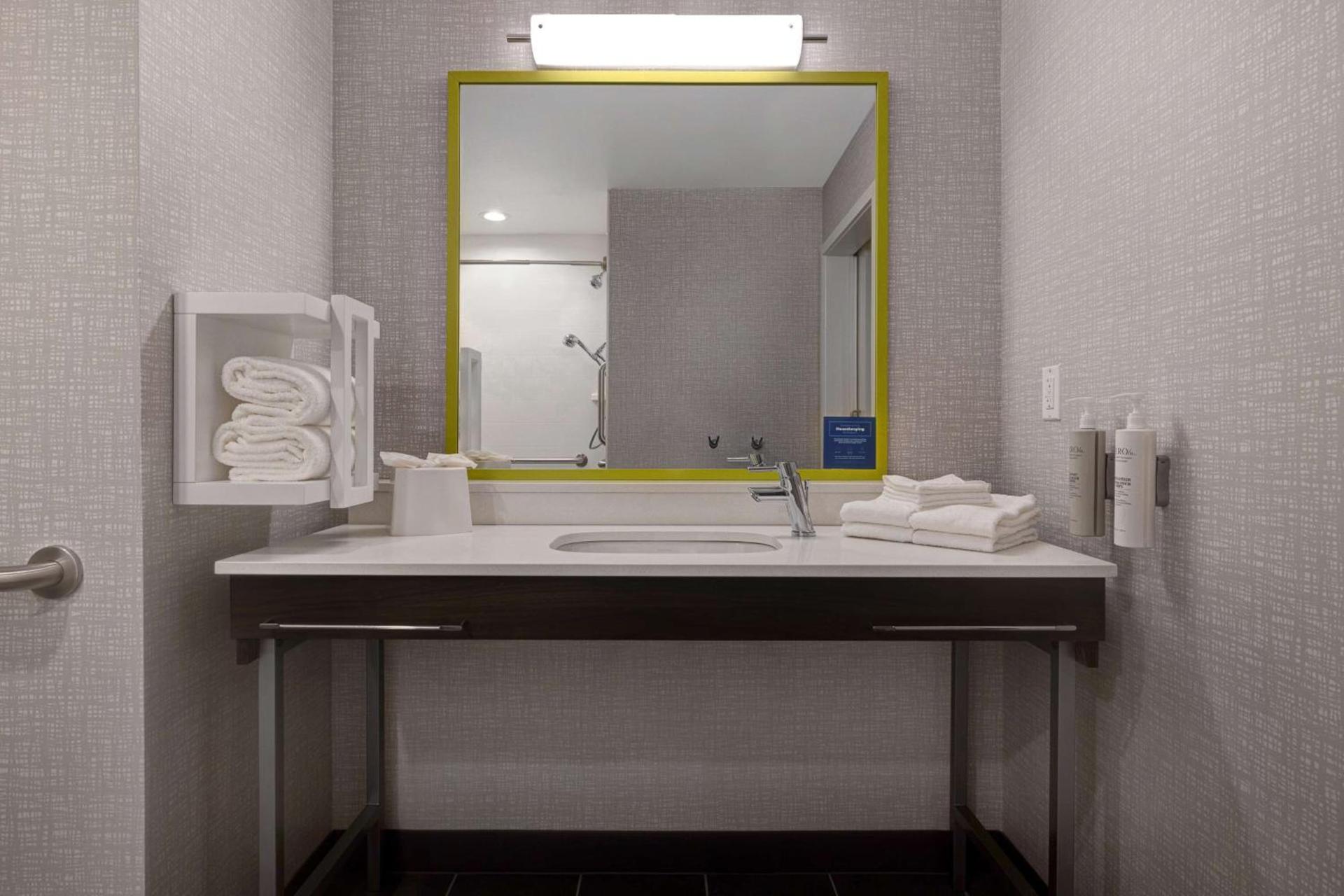 Hampton Inn & Suites Marina photo 24