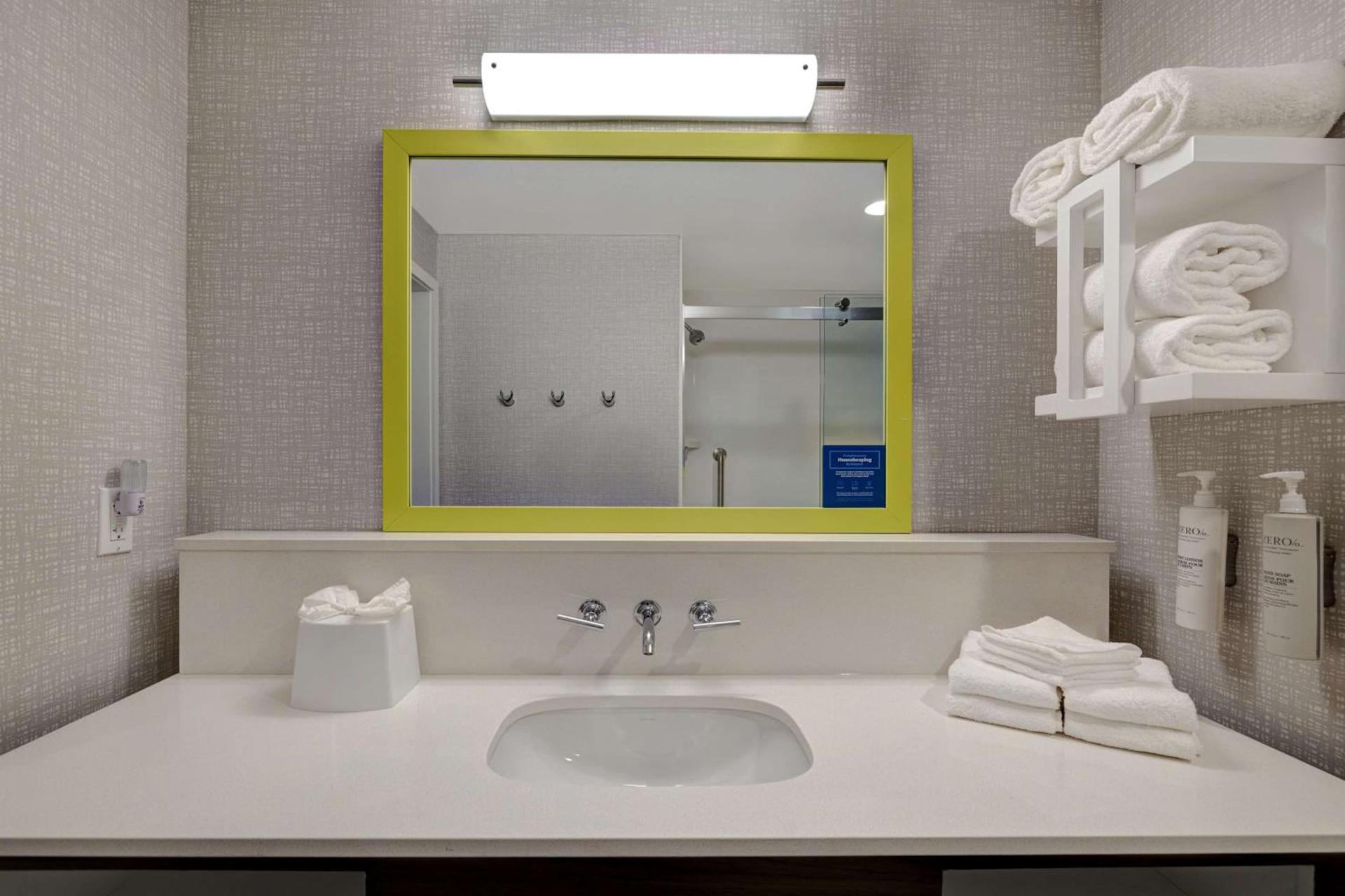 Hampton Inn & Suites Marina photo 26