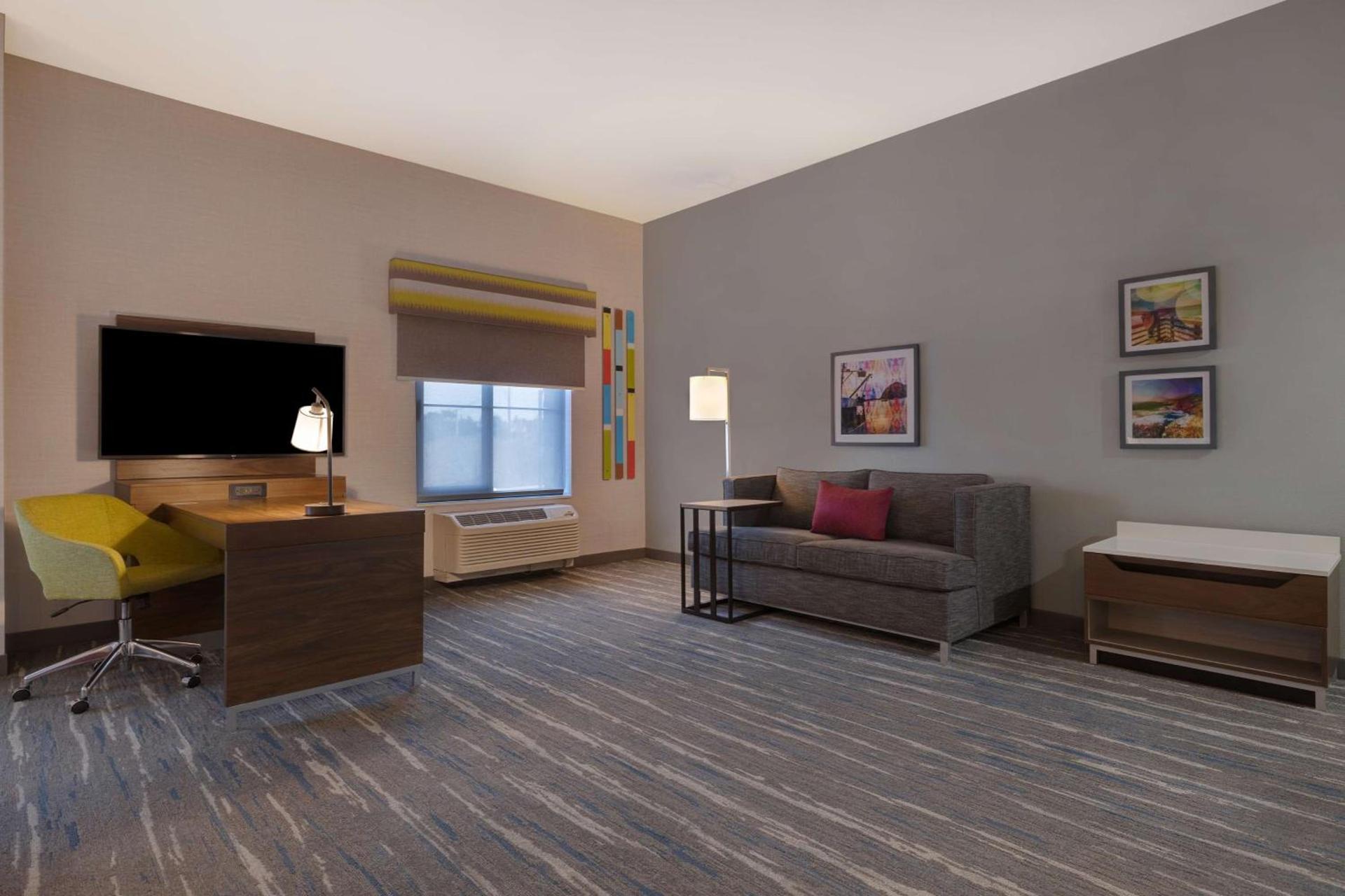 Hampton Inn & Suites Marina photo 30