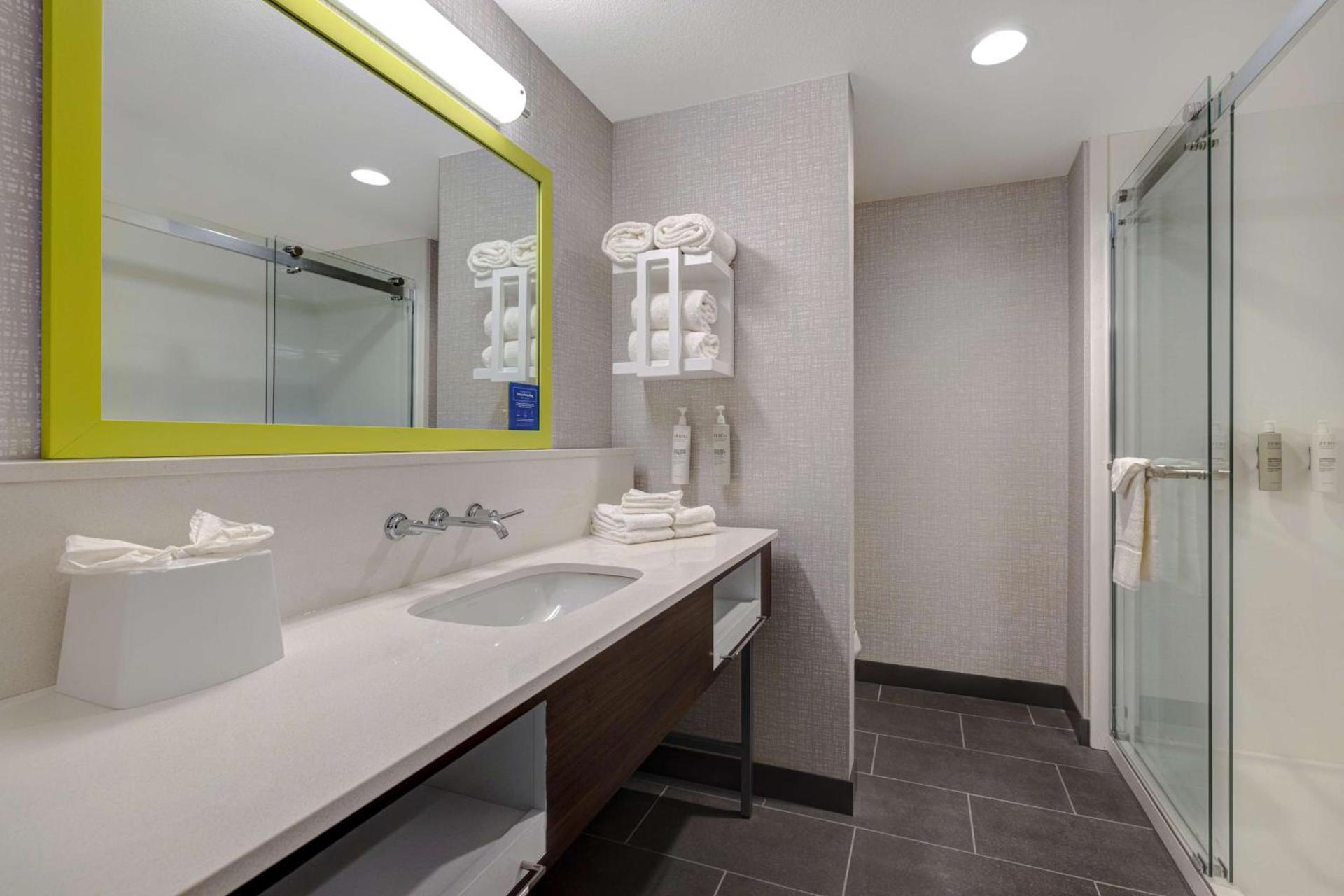 Hampton Inn & Suites Marina photo 36