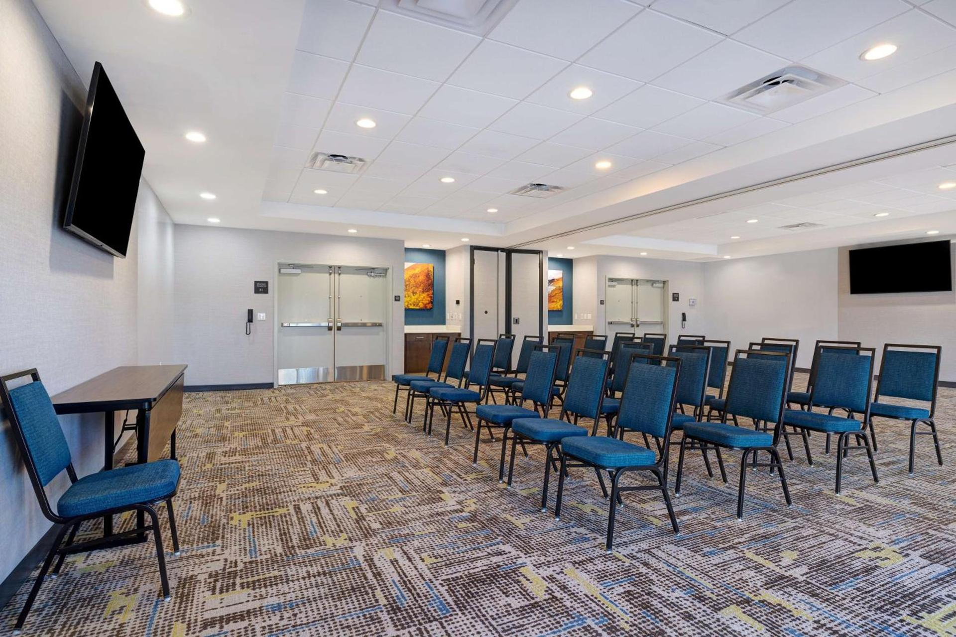 Hampton Inn & Suites Marina photo 53