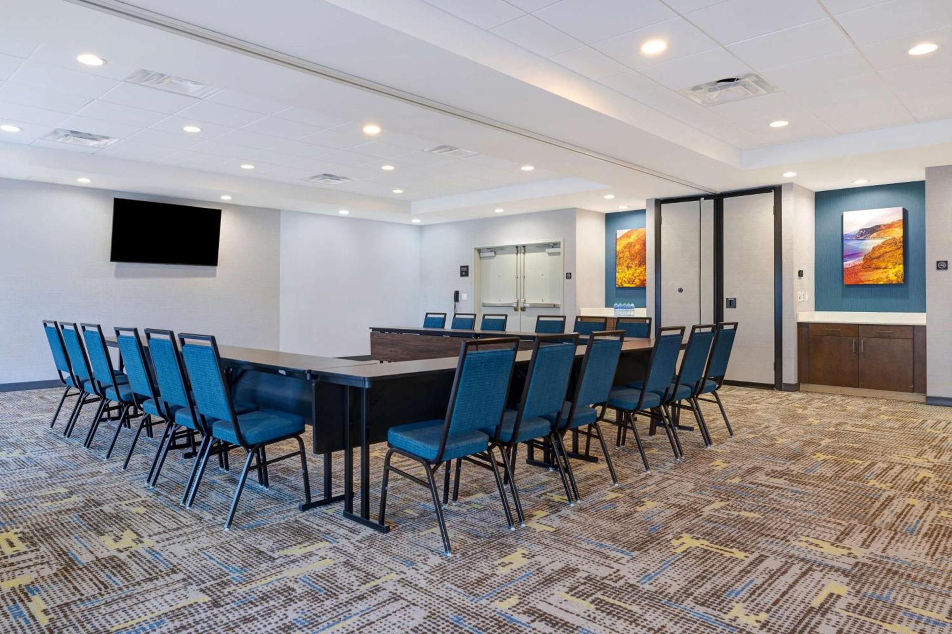 Hampton Inn & Suites Marina photo 54