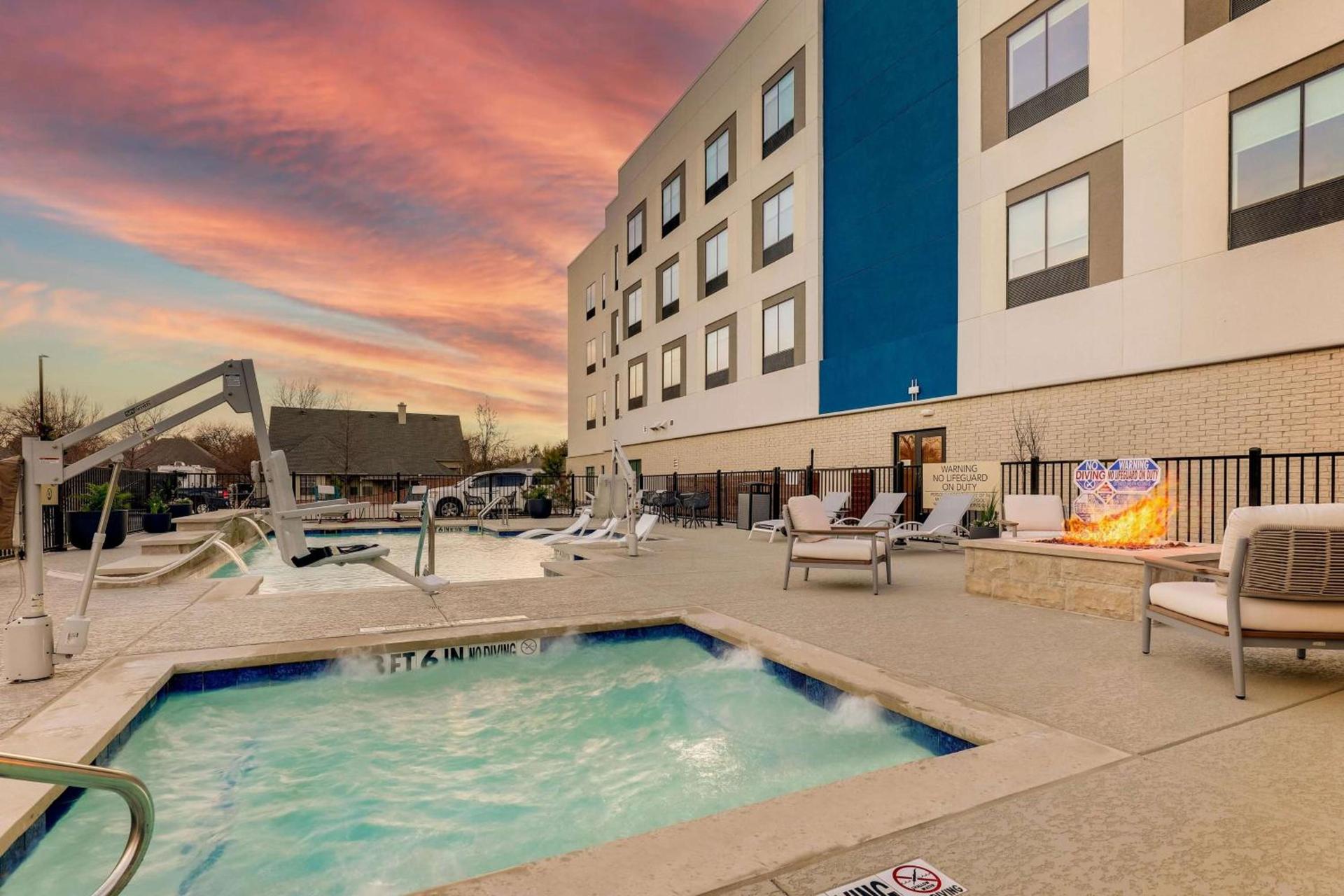 Hampton Inn & Suites Weatherford, Tx photo 9