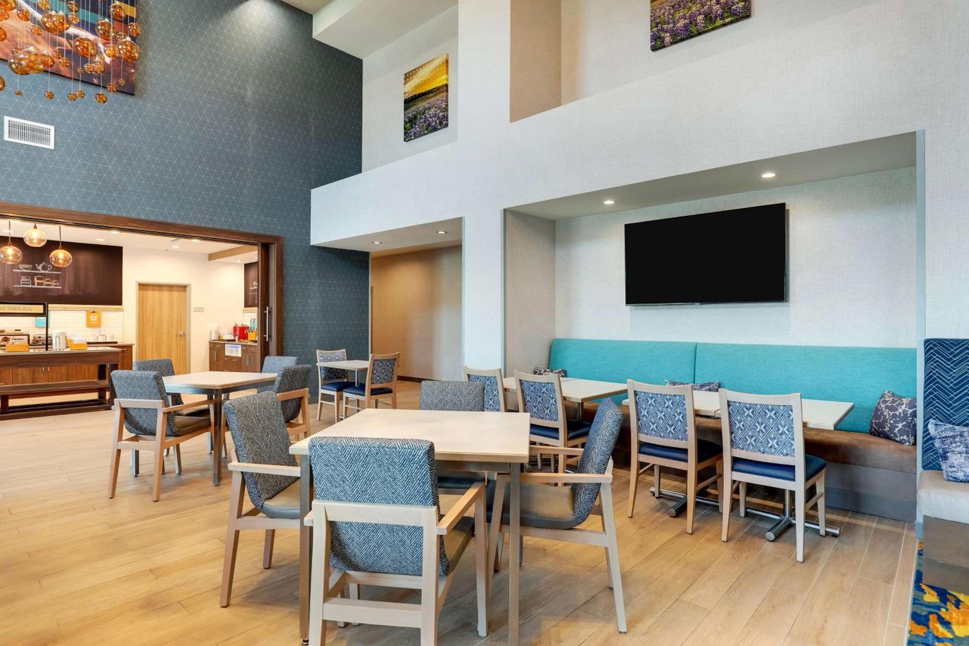 Hampton Inn & Suites Weatherford, Tx photo 17